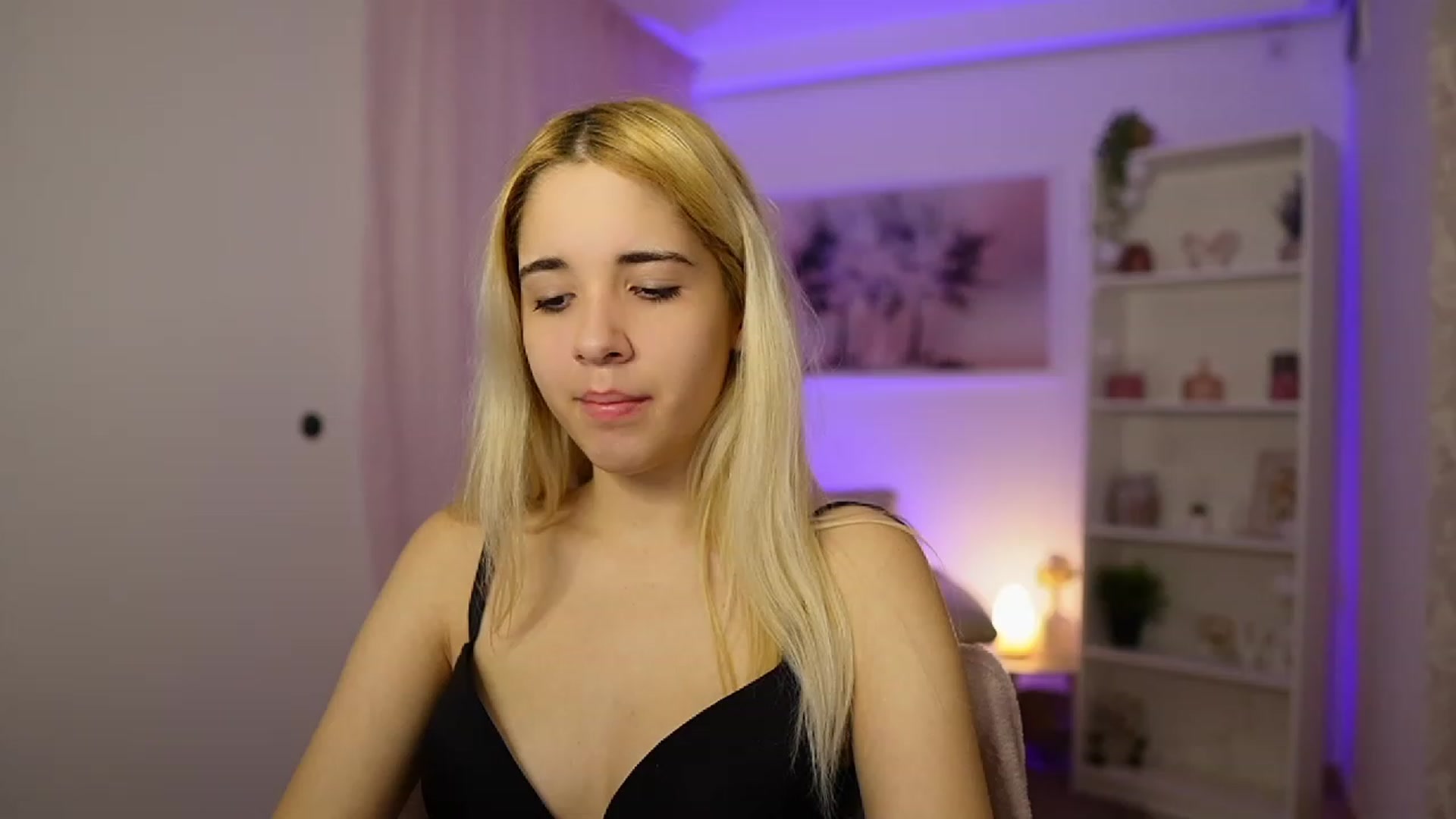 Gallery image thumbnail from Katie_Kush18's myfreecams stream on, 11/14/2023, 10:17 image 11 of 20