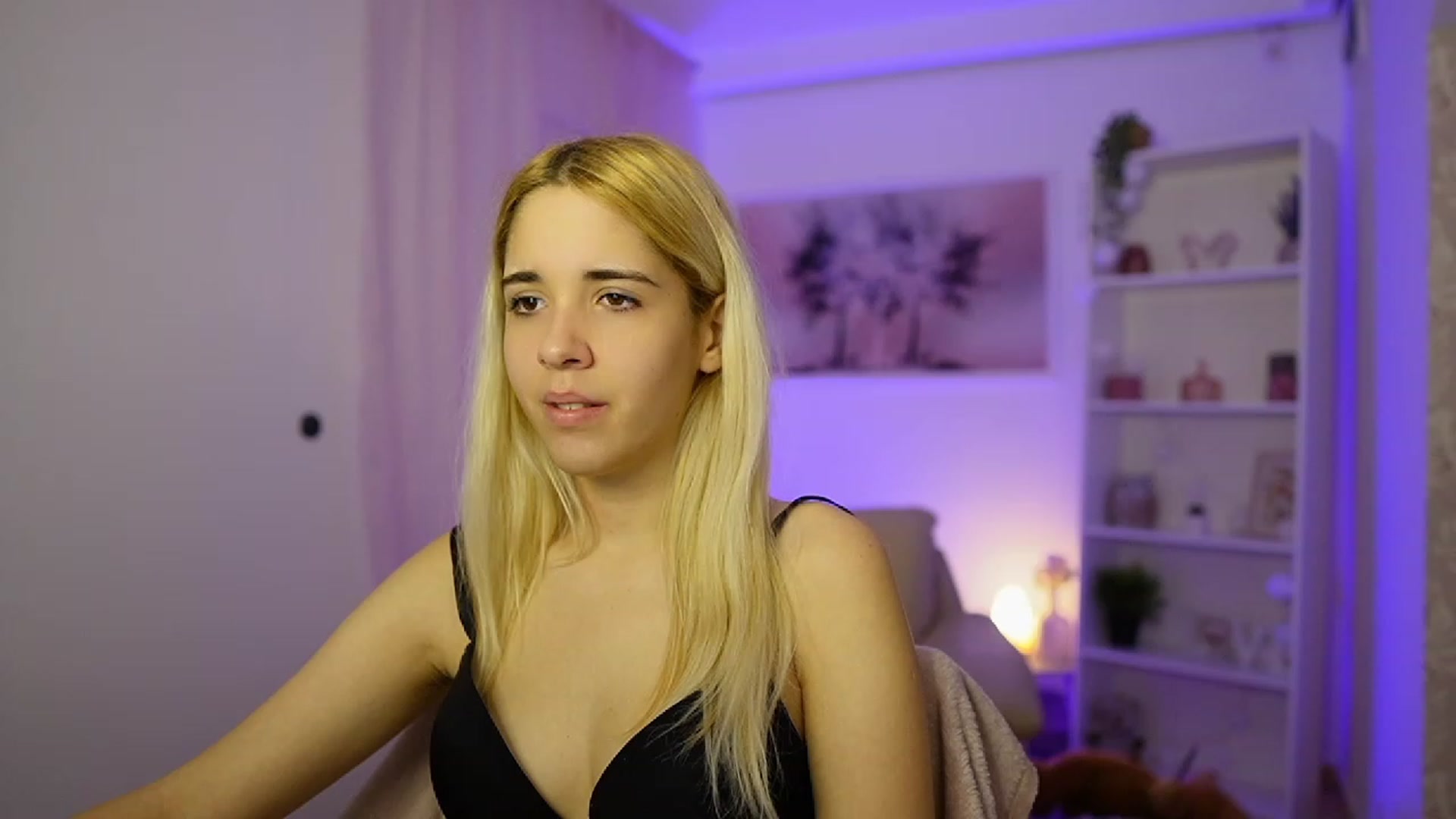 Gallery image thumbnail from Katie_Kush18's myfreecams stream on, 11/14/2023, 12:15 image 20 of 20