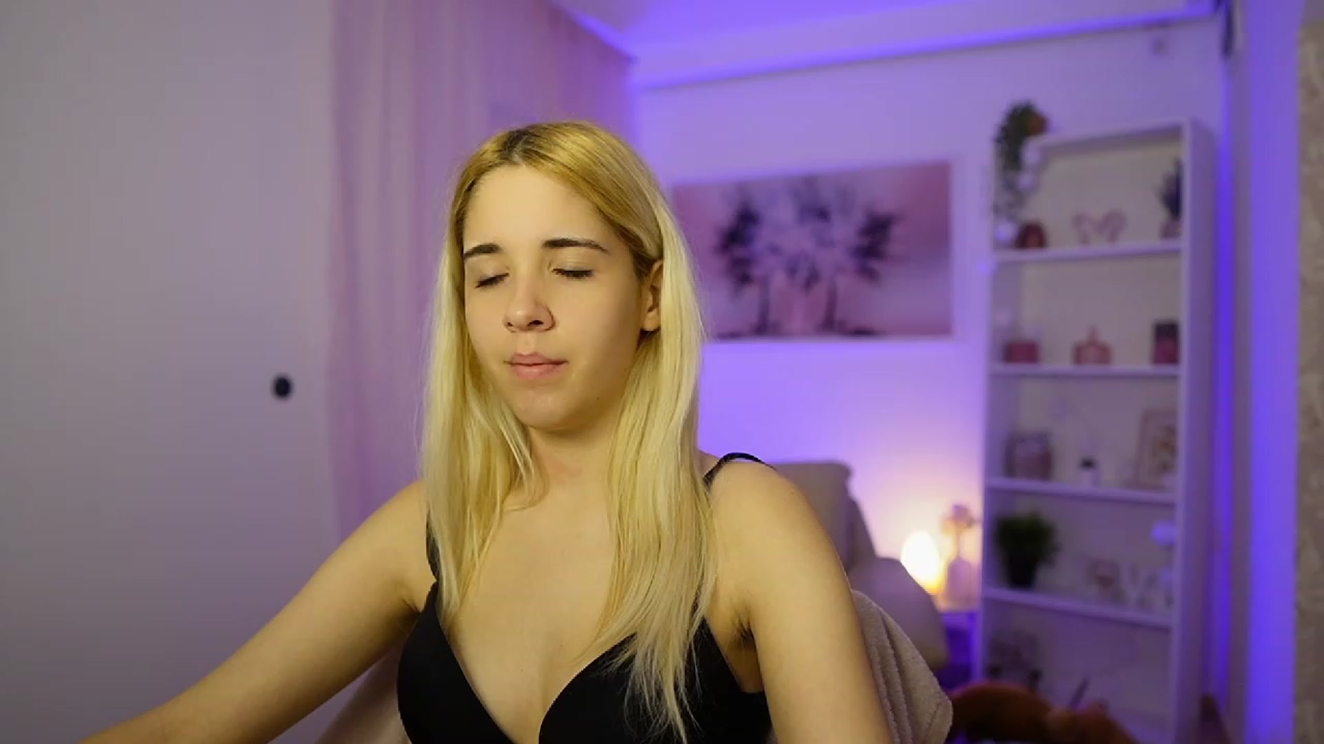 Gallery image thumbnail from Katie_Kush18's myfreecams stream on, 11/14/2023, 12:15 image 16 of 20