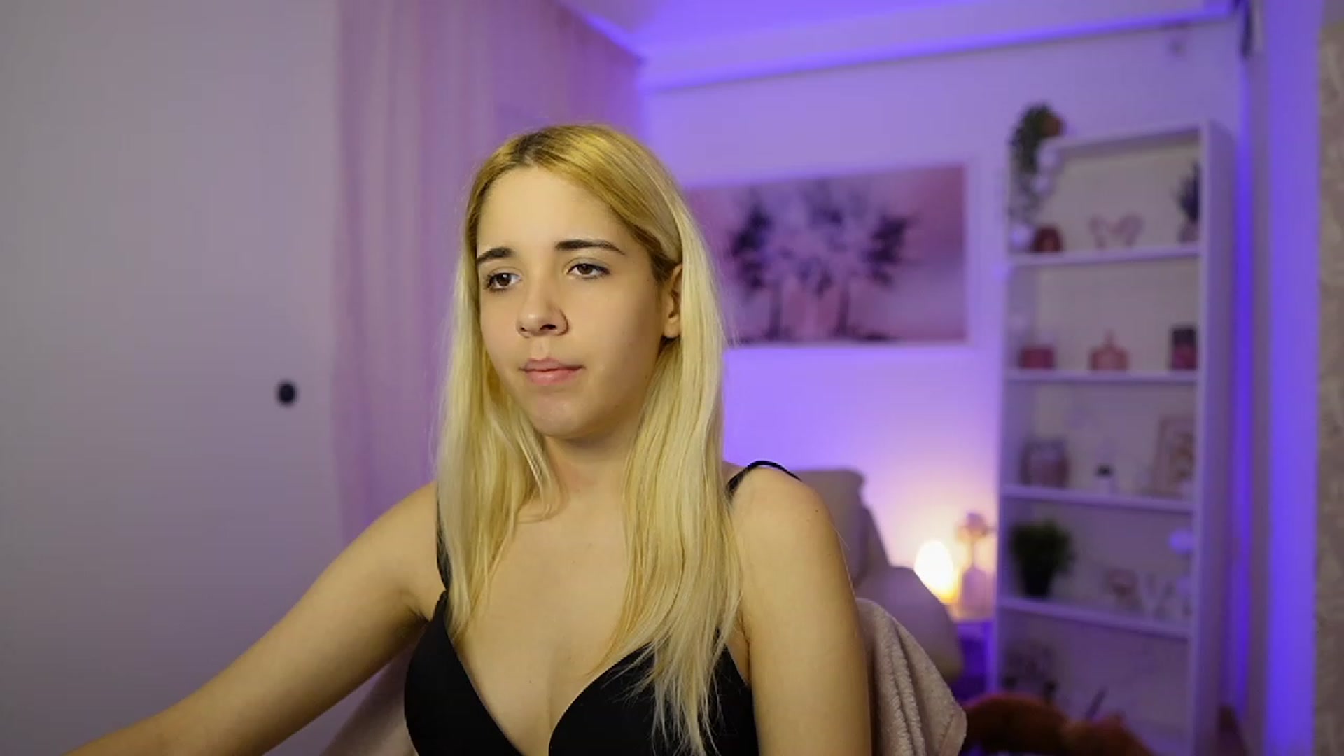 Gallery image thumbnail from Katie_Kush18's myfreecams stream on, 11/14/2023, 12:15 image 17 of 20