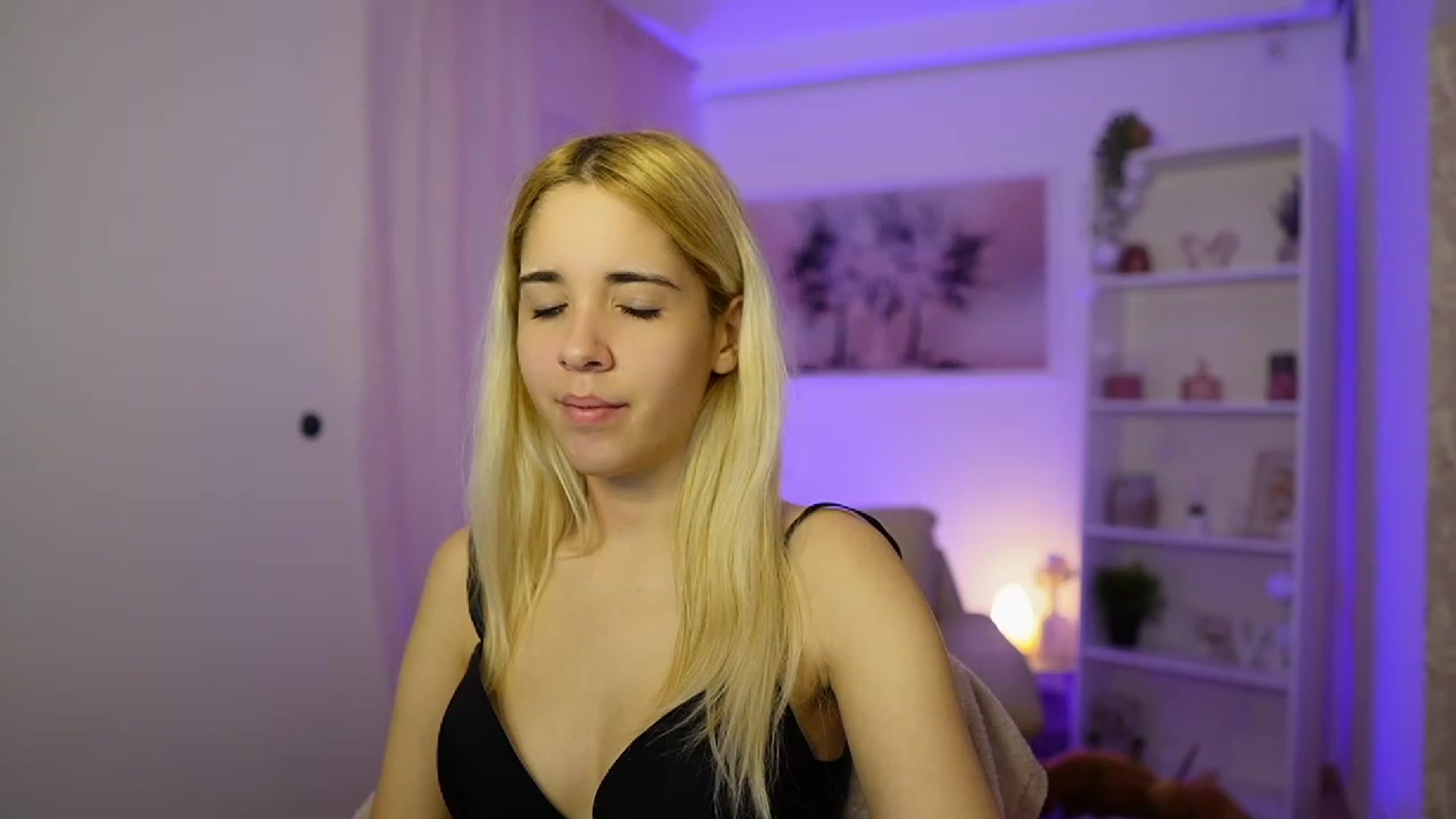 Gallery image thumbnail from Katie_Kush18's myfreecams stream on, 11/14/2023, 12:15 image 14 of 20