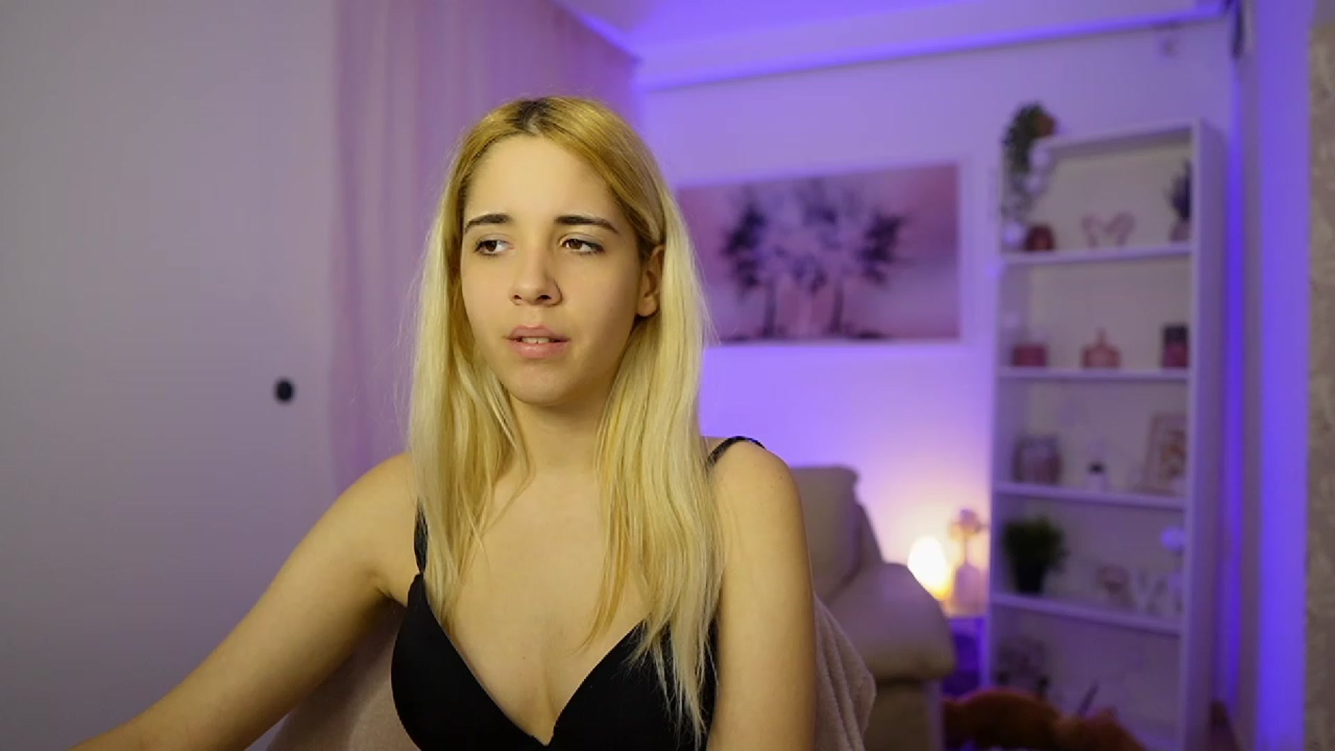 Gallery image thumbnail from Katie_Kush18's myfreecams stream on, 11/14/2023, 12:15 image 7 of 20