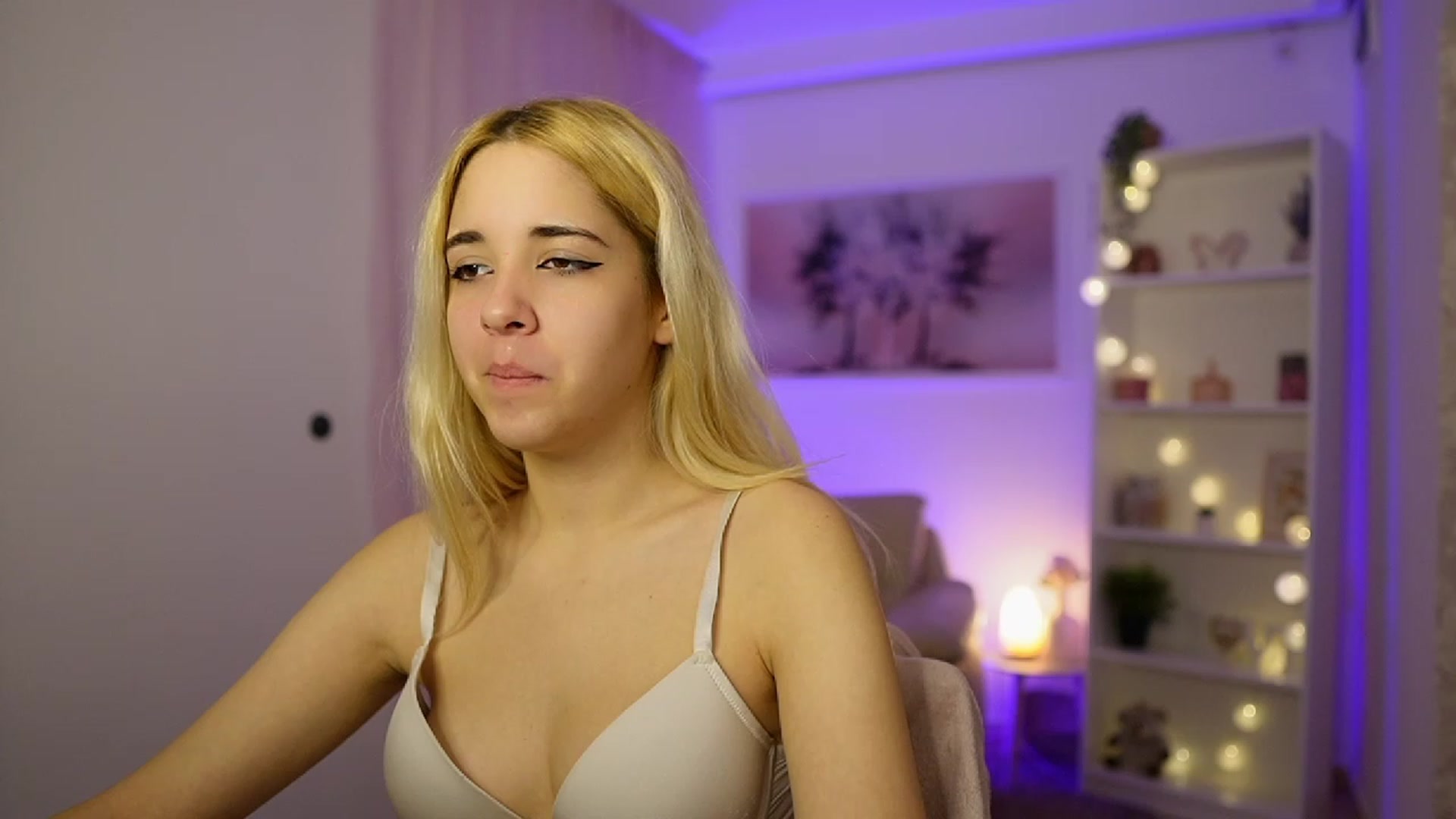 Gallery image thumbnail from Katie_Kush18's myfreecams stream on, 11/15/2023, 10:49 image 1 of 20