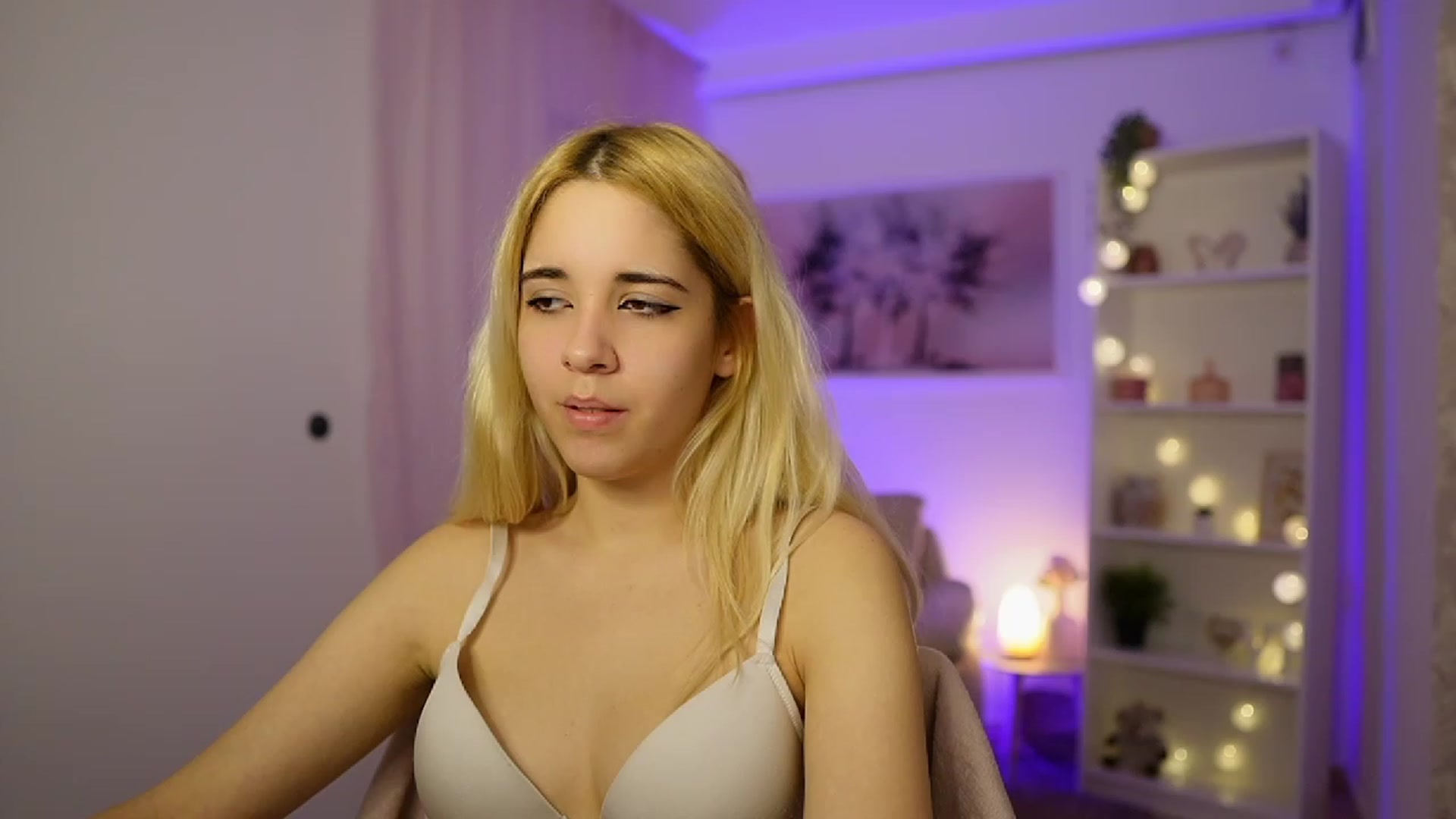 Gallery image thumbnail from Katie_Kush18's myfreecams stream on, 11/15/2023, 13:05 image 13 of 20