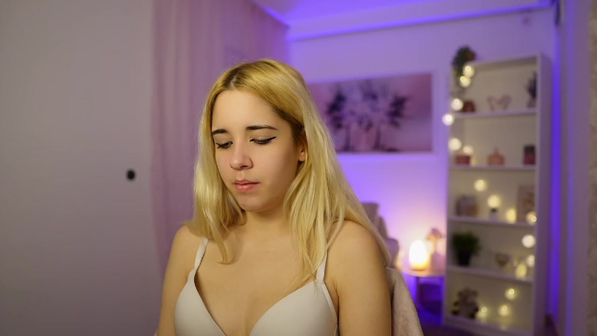 Gallery image thumbnail from Katie_Kush18's myfreecams stream on, 11/15/2023, 13:05 image 16 of 20
