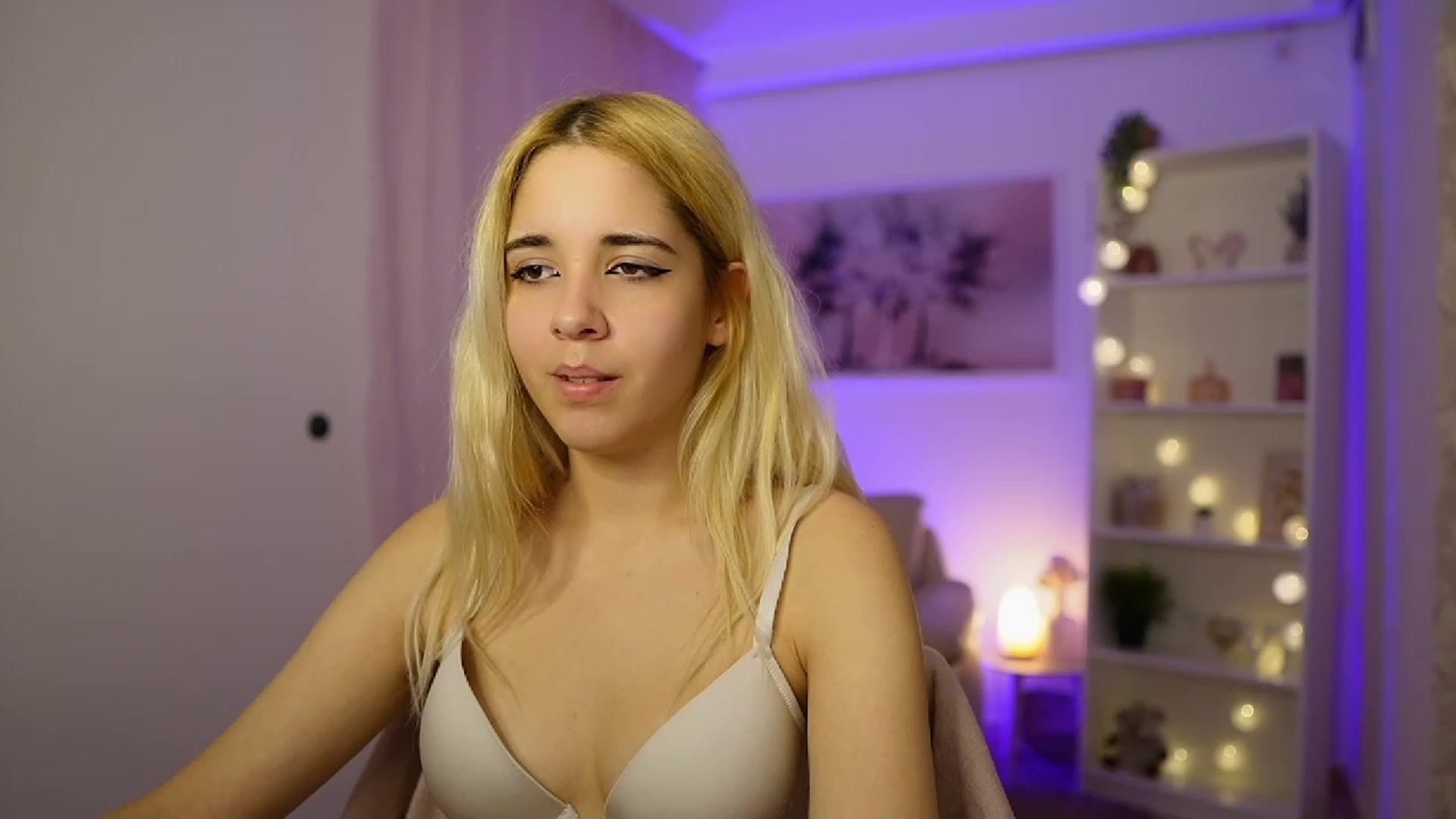 Gallery image thumbnail from Katie_Kush18's myfreecams stream on, 11/15/2023, 13:05 image 12 of 20