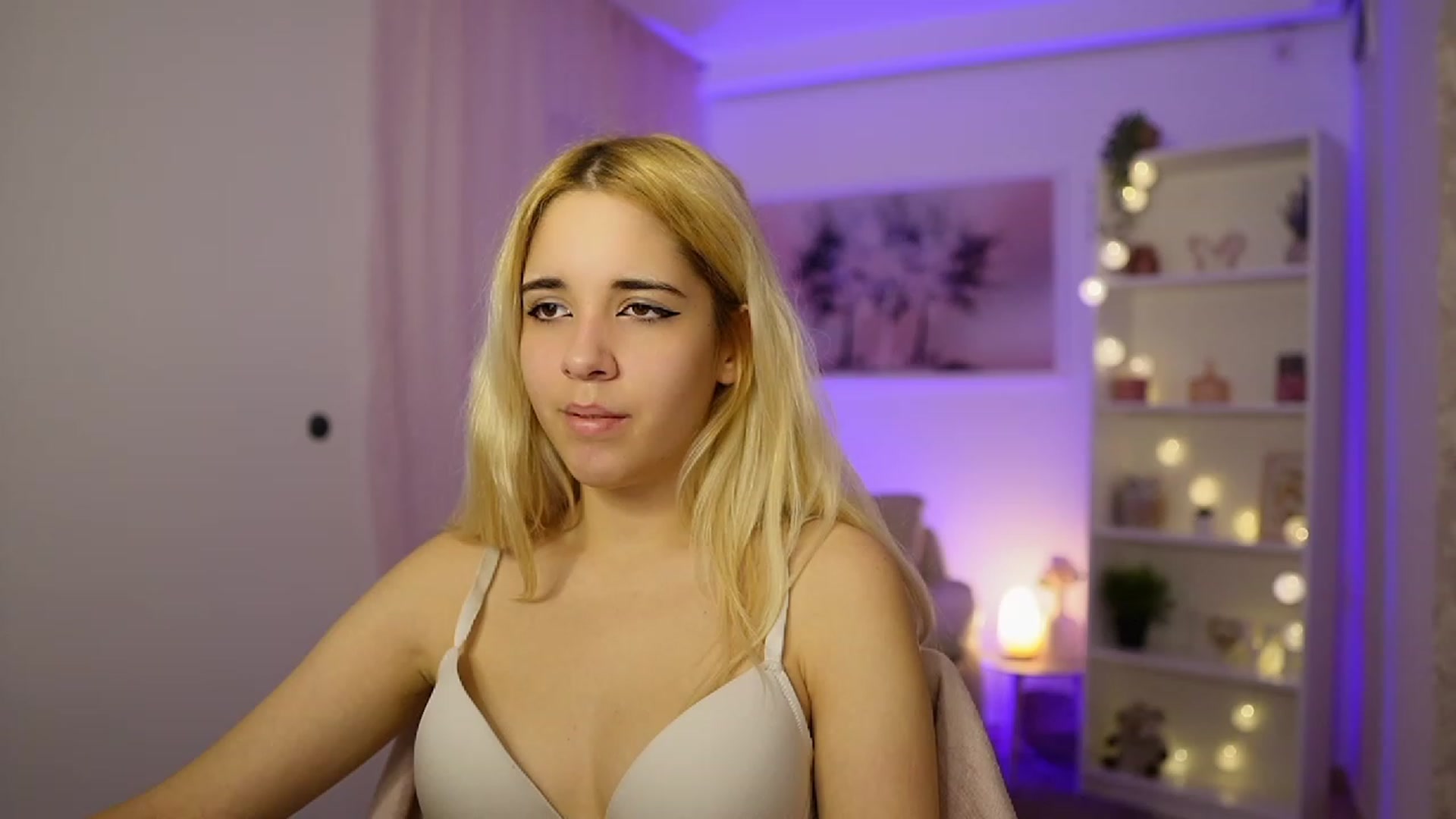 Gallery image thumbnail from Katie_Kush18's myfreecams stream on, 11/15/2023, 13:05 image 15 of 20