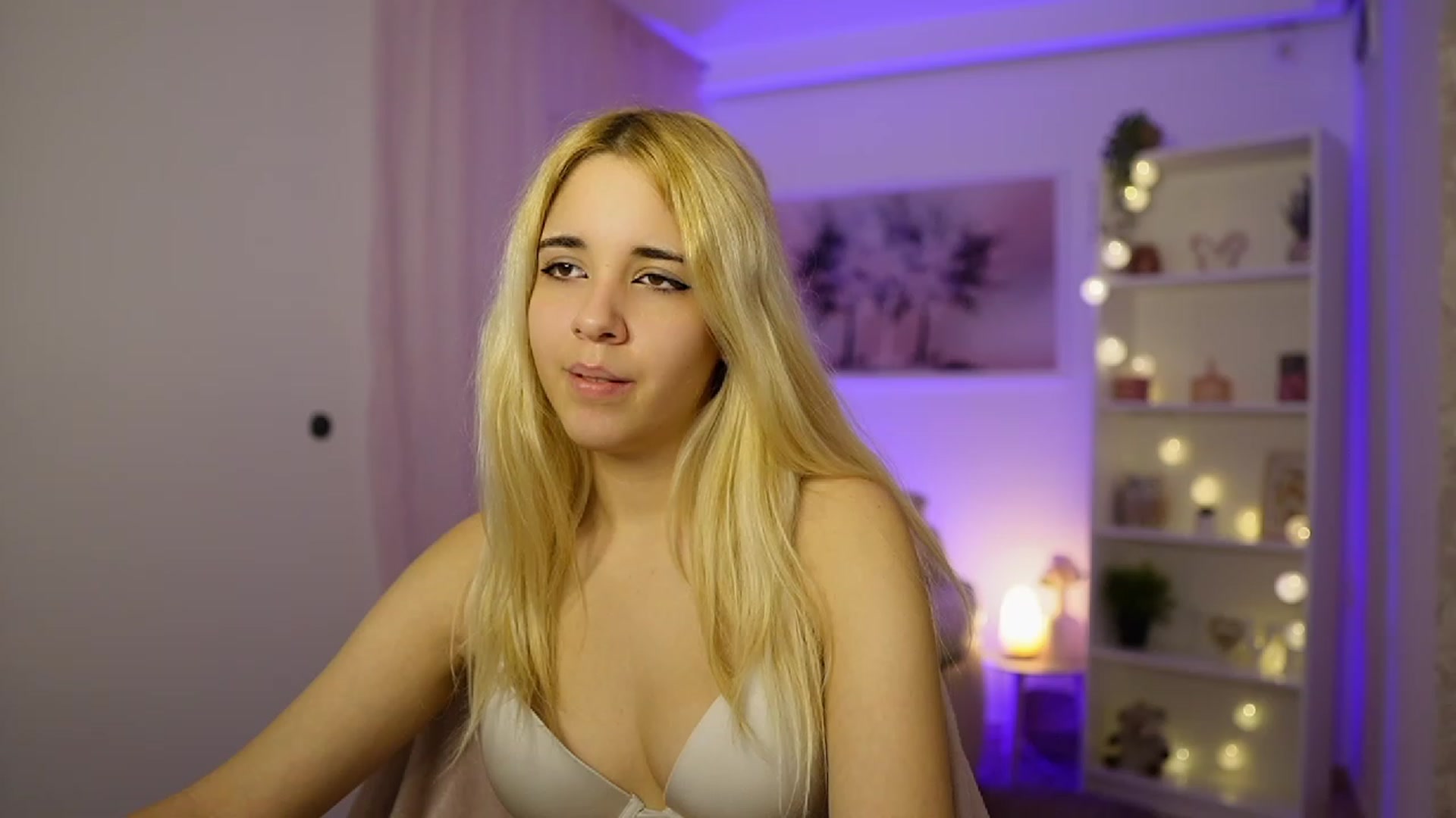 Gallery image thumbnail from Katie_Kush18's myfreecams stream on, 11/15/2023, 13:05 image 7 of 20