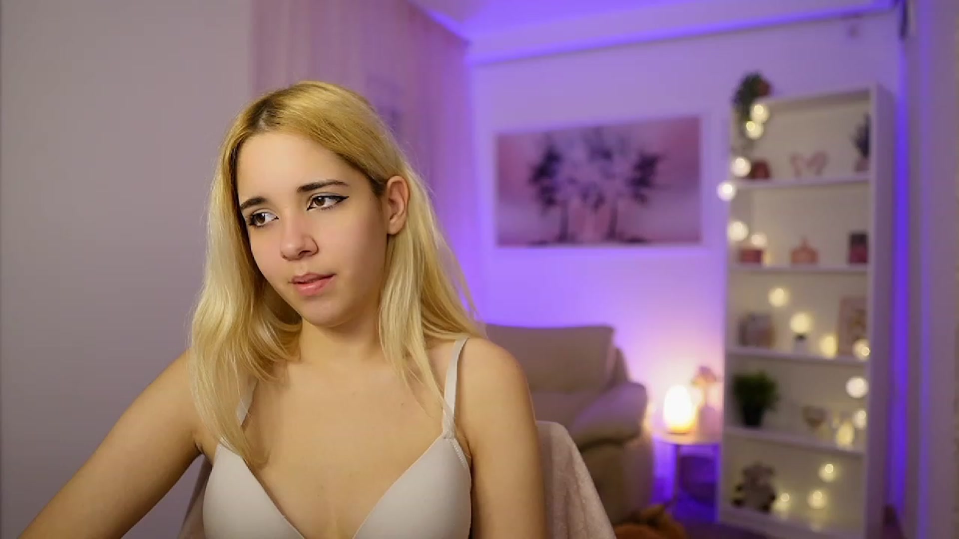 Gallery image thumbnail from Katie_Kush18's myfreecams stream on, 11/15/2023, 13:59 image 7 of 20