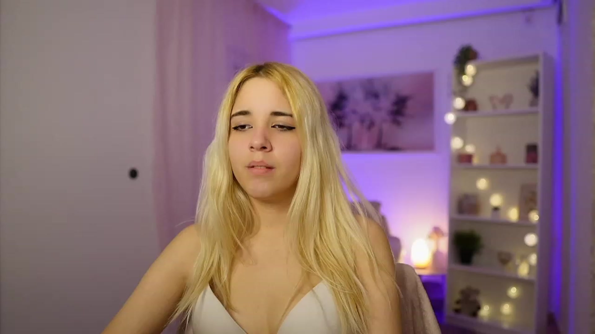 Gallery image thumbnail from Katie_Kush18's myfreecams stream on, 11/15/2023, 13:59 image 2 of 20