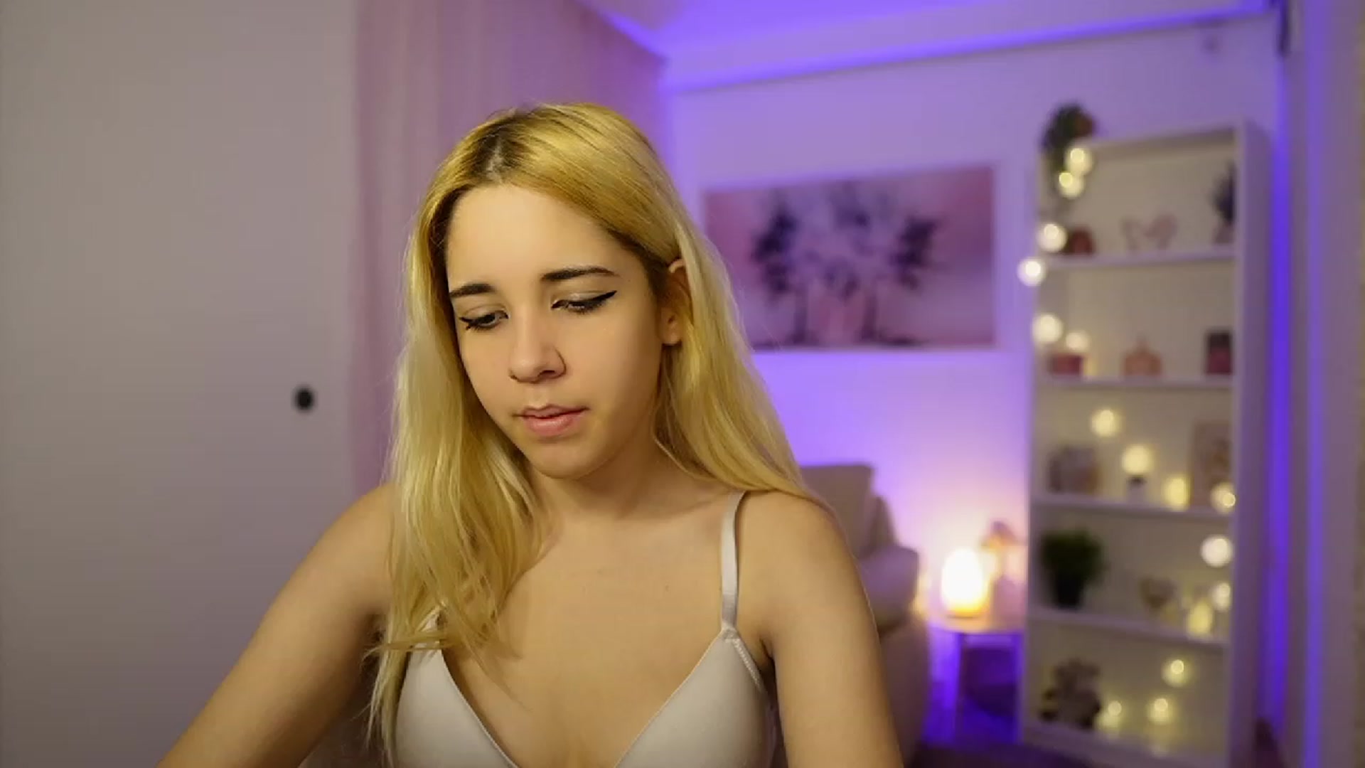 Gallery image thumbnail from Katie_Kush18's myfreecams stream on, 11/16/2023, 10:52 image 9 of 20