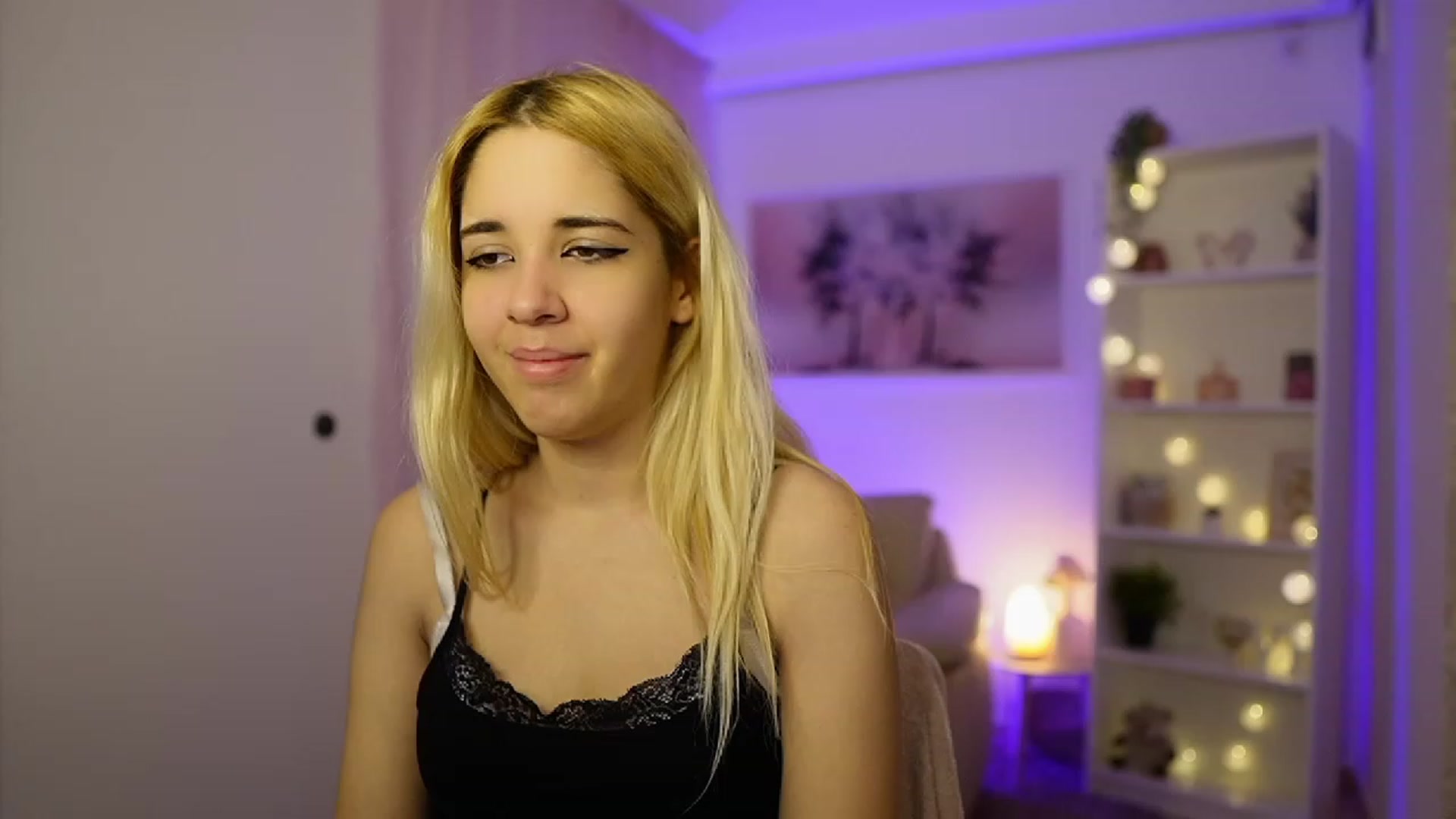 Gallery image thumbnail from Katie_Kush18's myfreecams stream on, 11/16/2023, 10:52 image 2 of 20