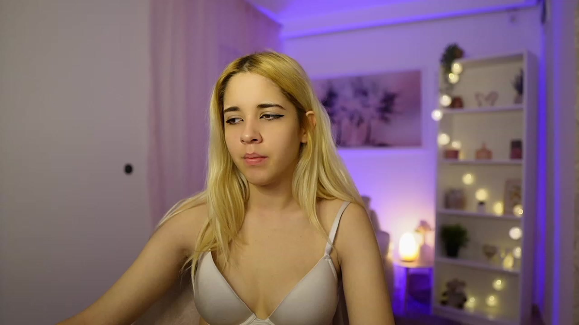 Gallery image thumbnail from Katie_Kush18's myfreecams stream on, 11/16/2023, 10:52 image 18 of 20