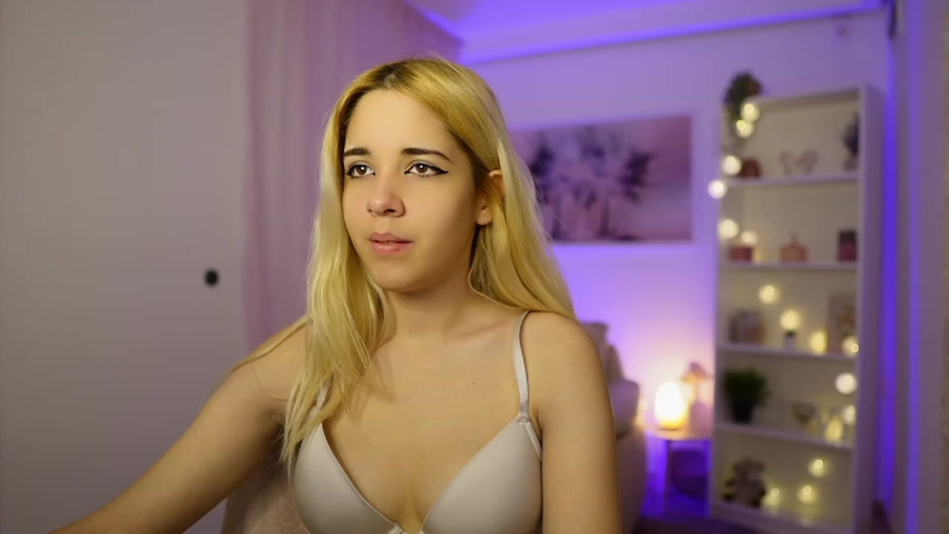 Gallery image thumbnail from Katie_Kush18's myfreecams stream on, 11/16/2023, 10:52 image 7 of 20