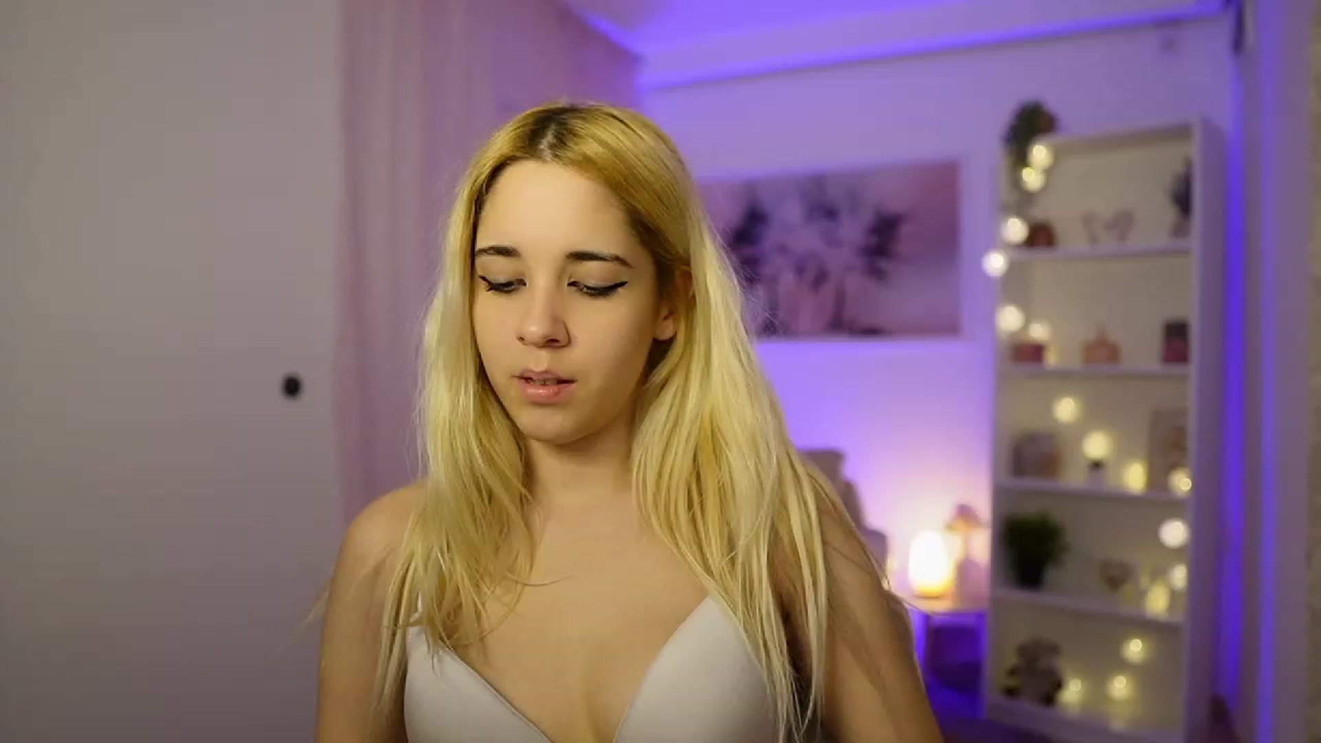 Gallery image thumbnail from Katie_Kush18's myfreecams stream on, 11/16/2023, 12:35 image 4 of 20