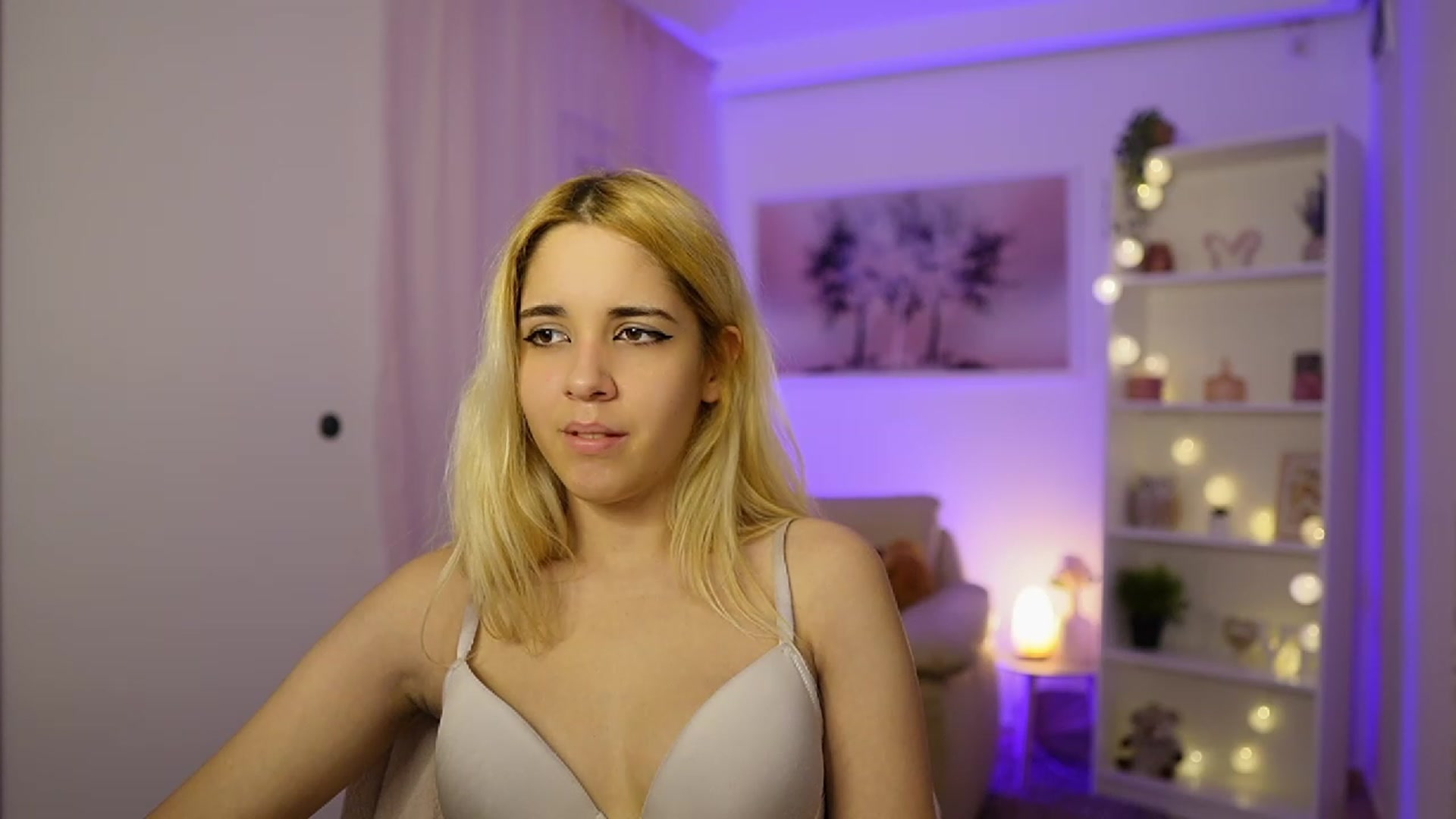 Gallery image thumbnail from Katie_Kush18's myfreecams stream on, 11/16/2023, 13:17 image 11 of 20