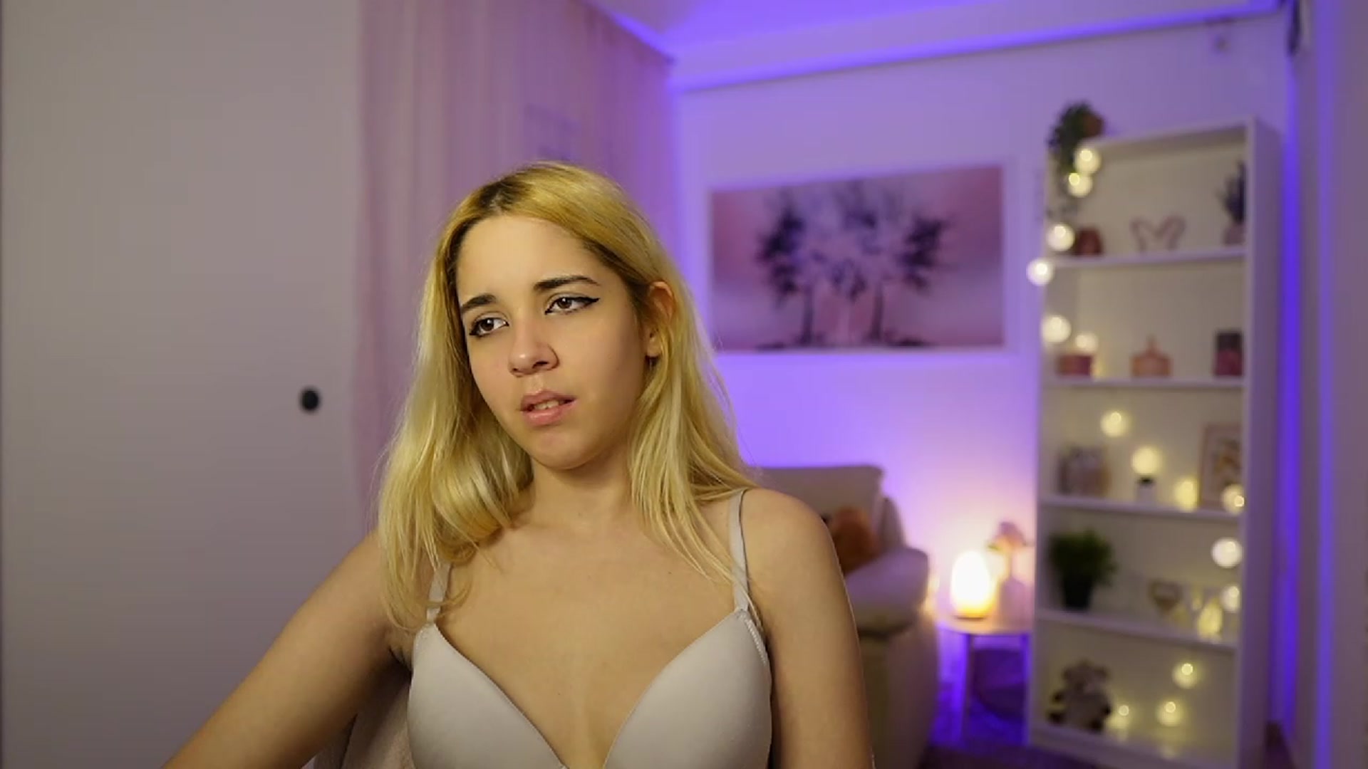 Gallery image thumbnail from Katie_Kush18's myfreecams stream on, 11/16/2023, 13:17 image 10 of 20