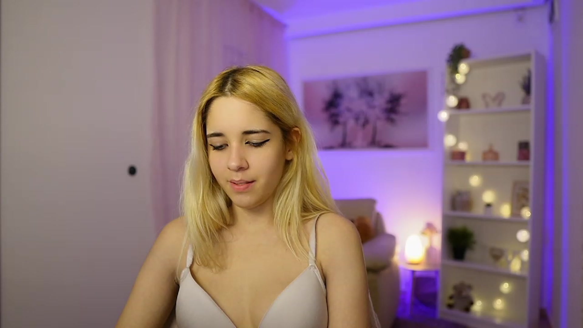 Gallery image thumbnail from Katie_Kush18's myfreecams stream on, 11/16/2023, 13:17 image 12 of 20
