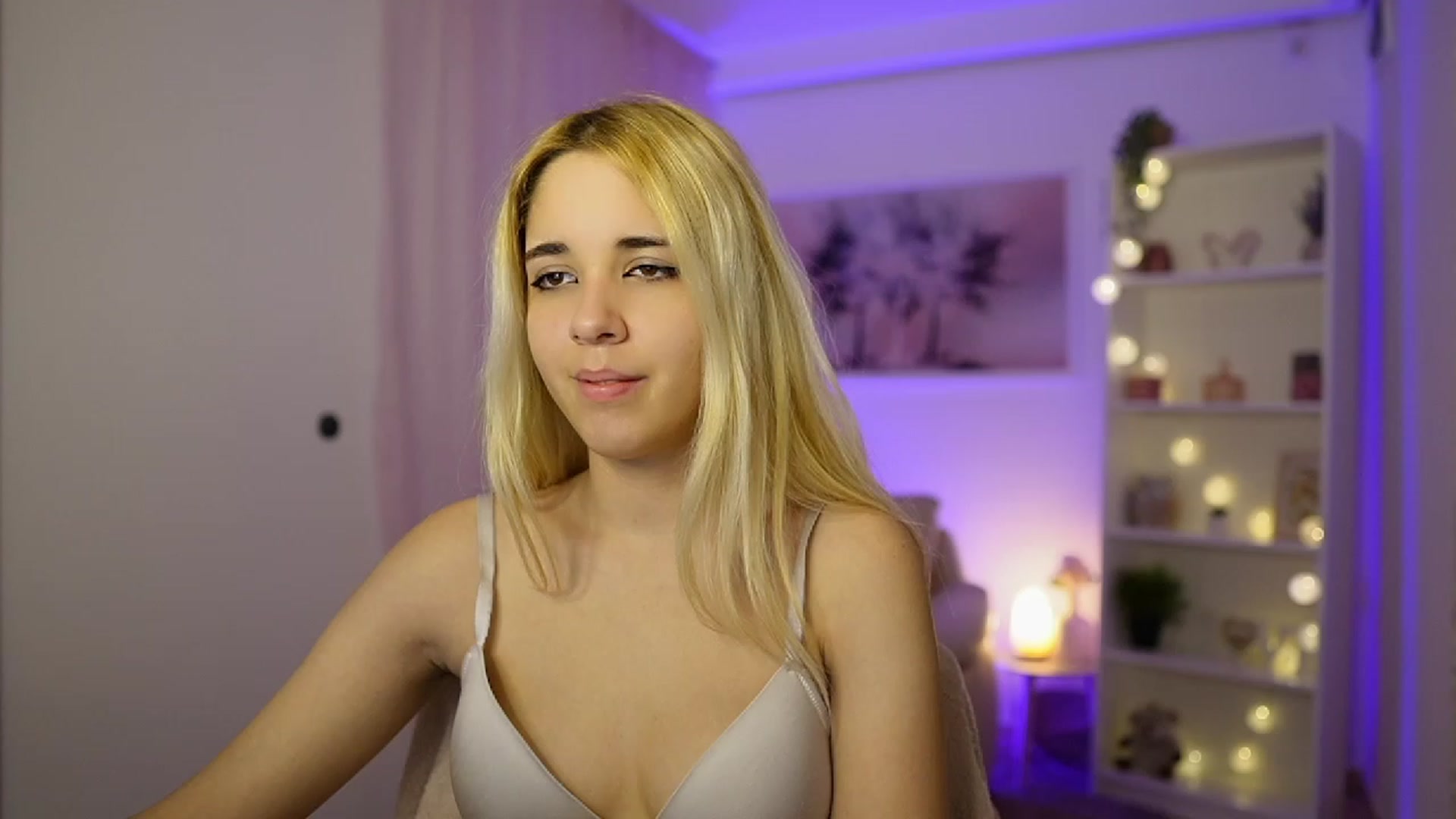 Gallery image thumbnail from Katie_Kush18's myfreecams stream on, 11/16/2023, 13:17 image 5 of 20