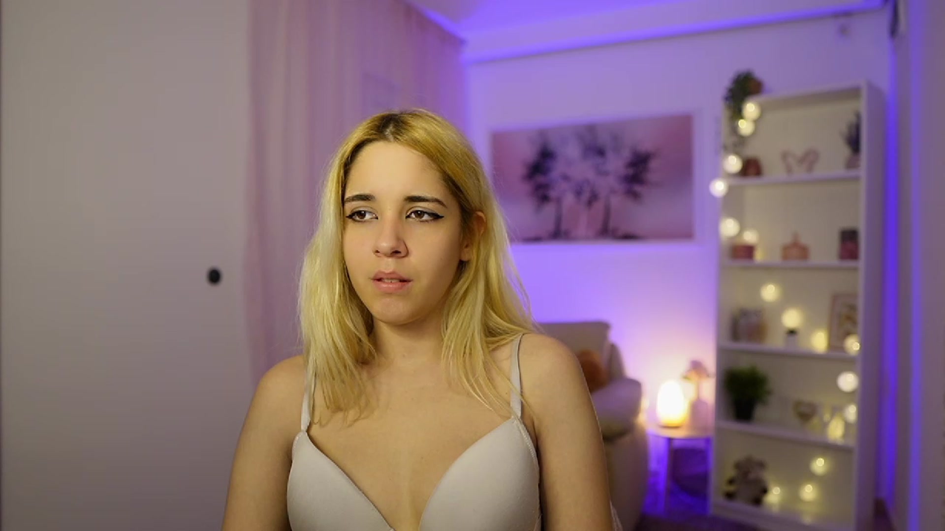 Gallery image thumbnail from Katie_Kush18's myfreecams stream on, 11/16/2023, 13:17 image 9 of 20