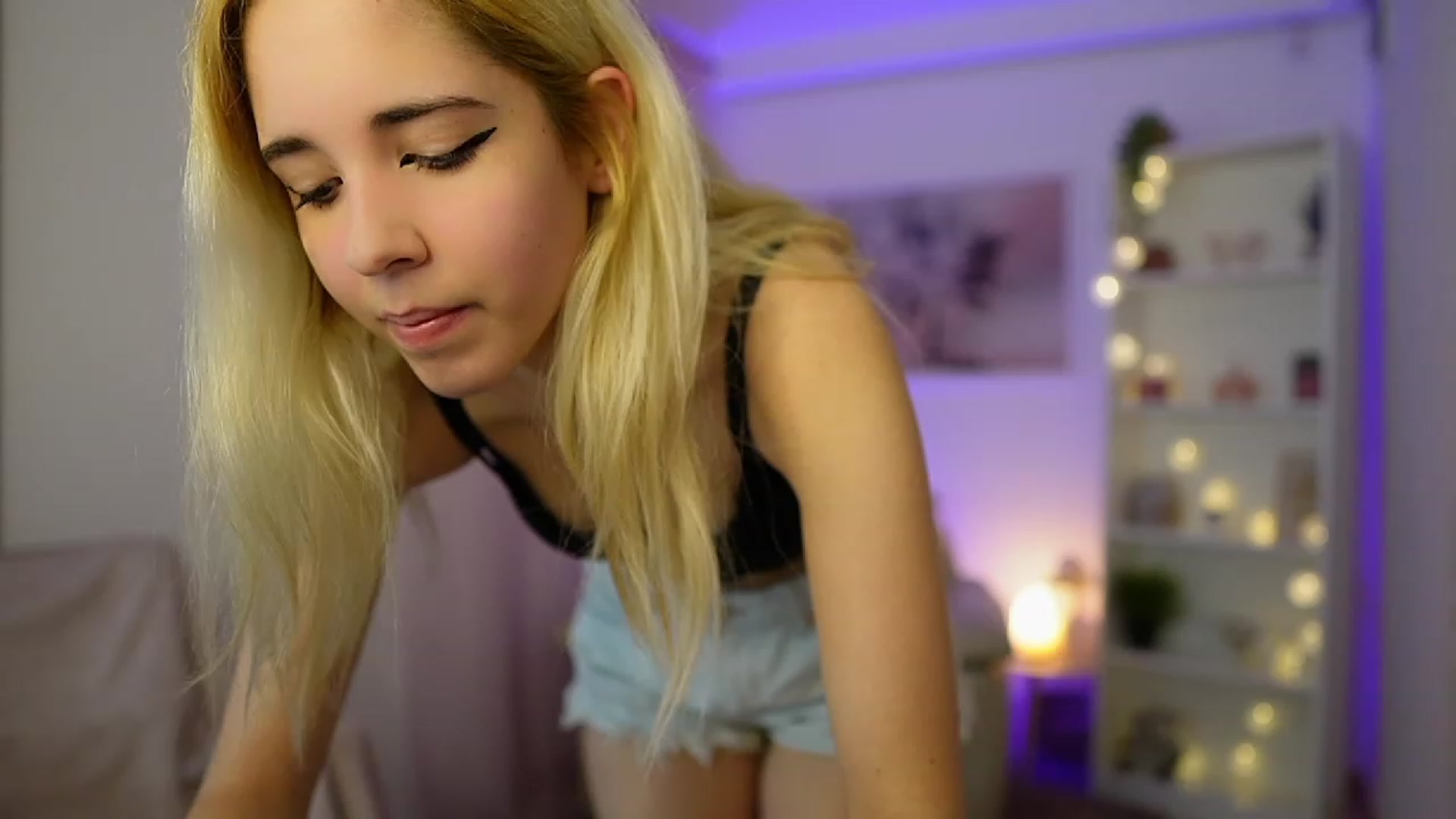 Gallery image thumbnail from Katie_Kush18's myfreecams stream on, 11/20/2023, 10:07 image 1 of 20
