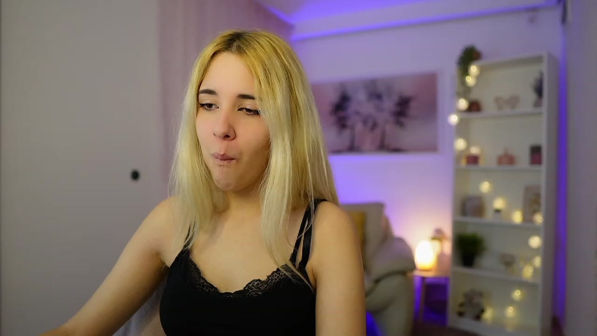 Gallery image thumbnail from Katie_Kush18's myfreecams stream on, 11/20/2023, 10:07 image 7 of 20