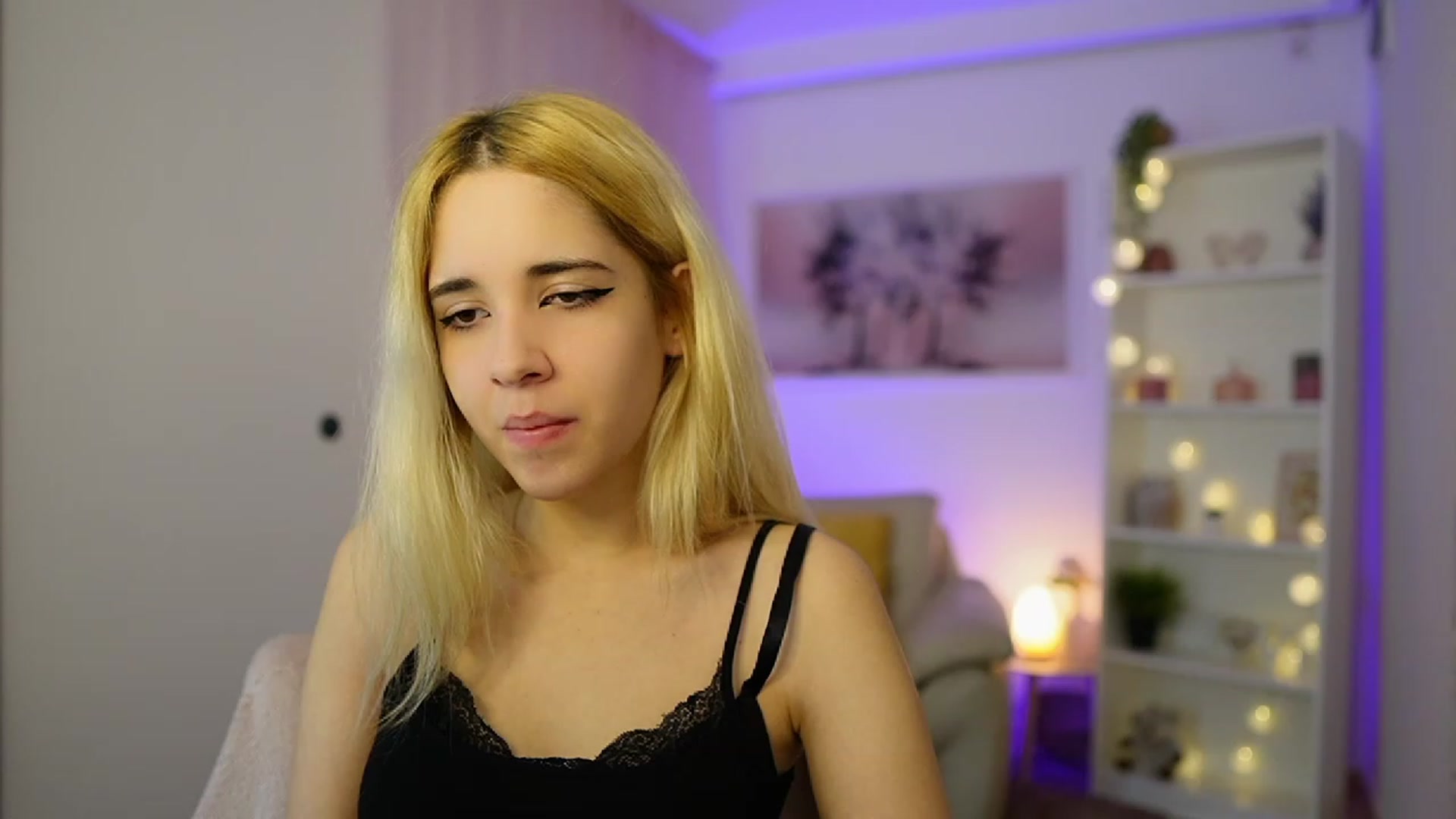 Gallery image thumbnail from Katie_Kush18's myfreecams stream on, 11/20/2023, 10:07 image 9 of 20