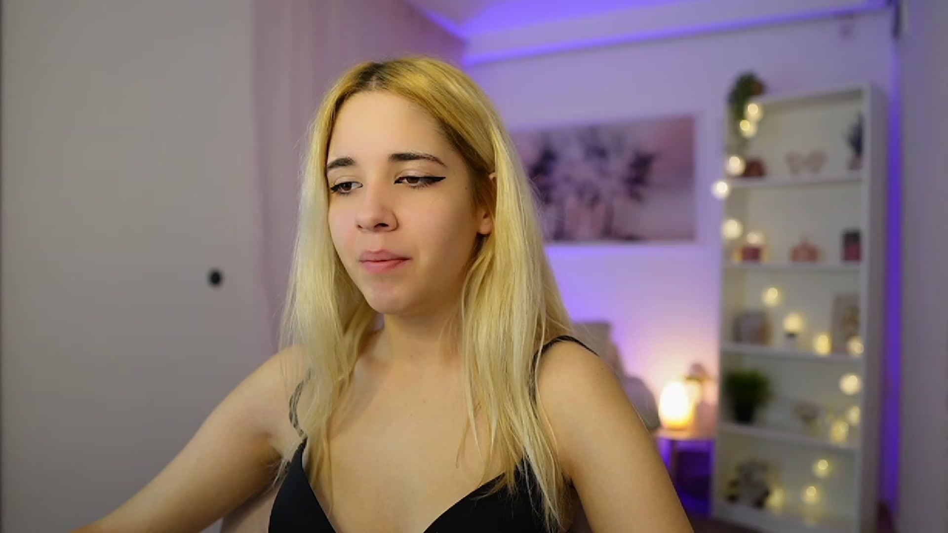 Gallery image thumbnail from Katie_Kush18's myfreecams stream on, 11/20/2023, 11:20 image 15 of 20