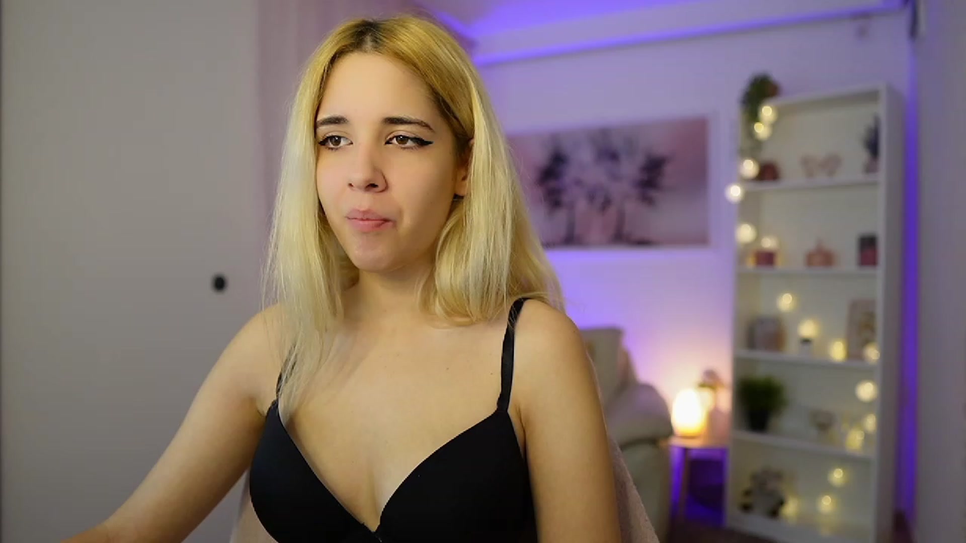 Gallery image thumbnail from Katie_Kush18's myfreecams stream on, 11/20/2023, 11:20 image 10 of 20