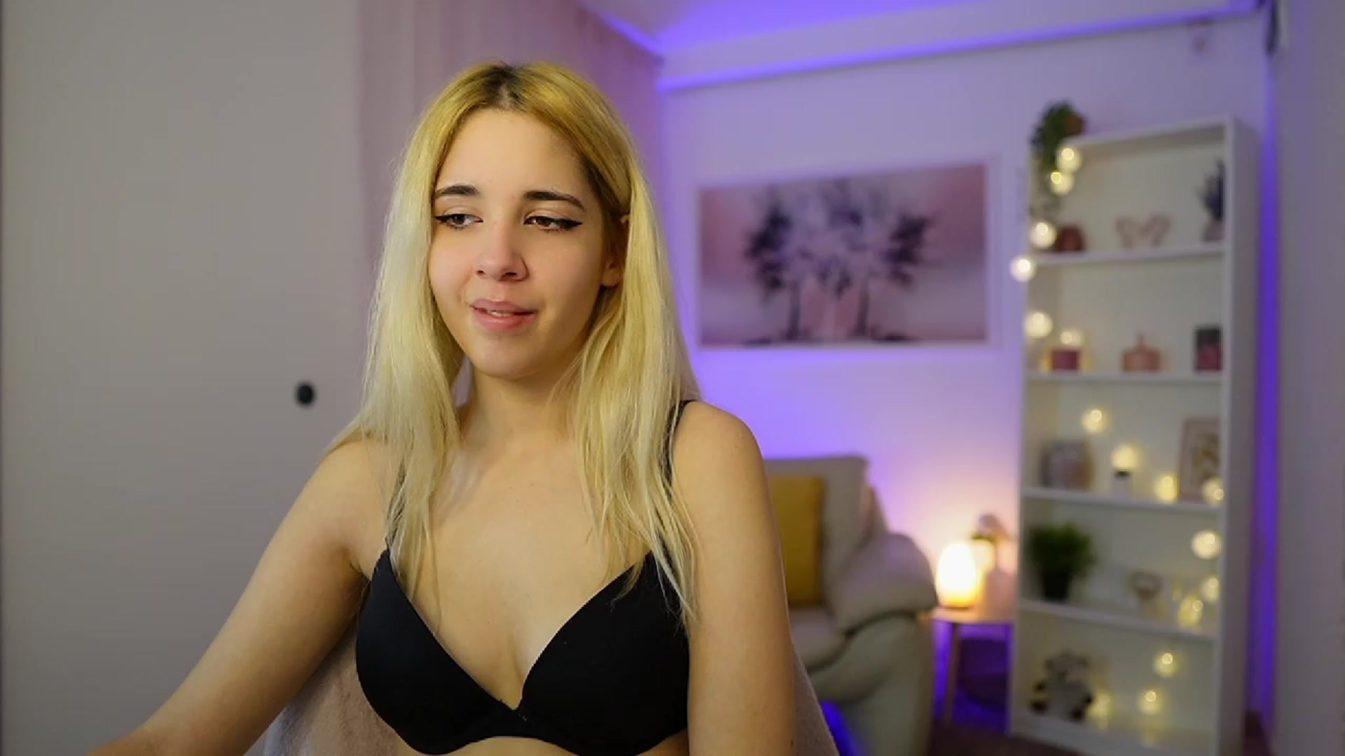 Gallery image thumbnail from Katie_Kush18's myfreecams stream on, 11/20/2023, 11:20 image 16 of 20