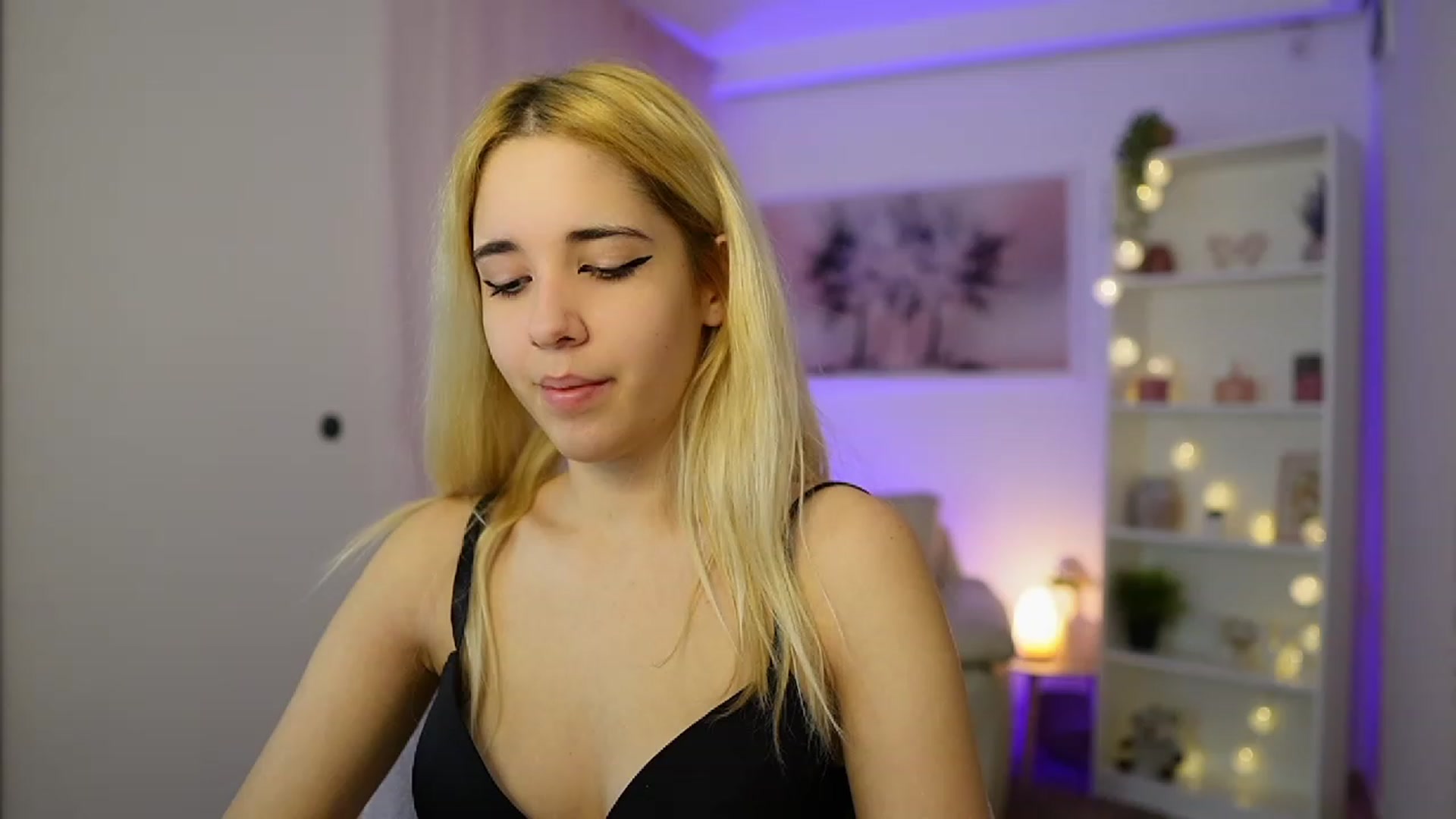 Gallery image thumbnail from Katie_Kush18's myfreecams stream on, 11/20/2023, 11:20 image 14 of 20