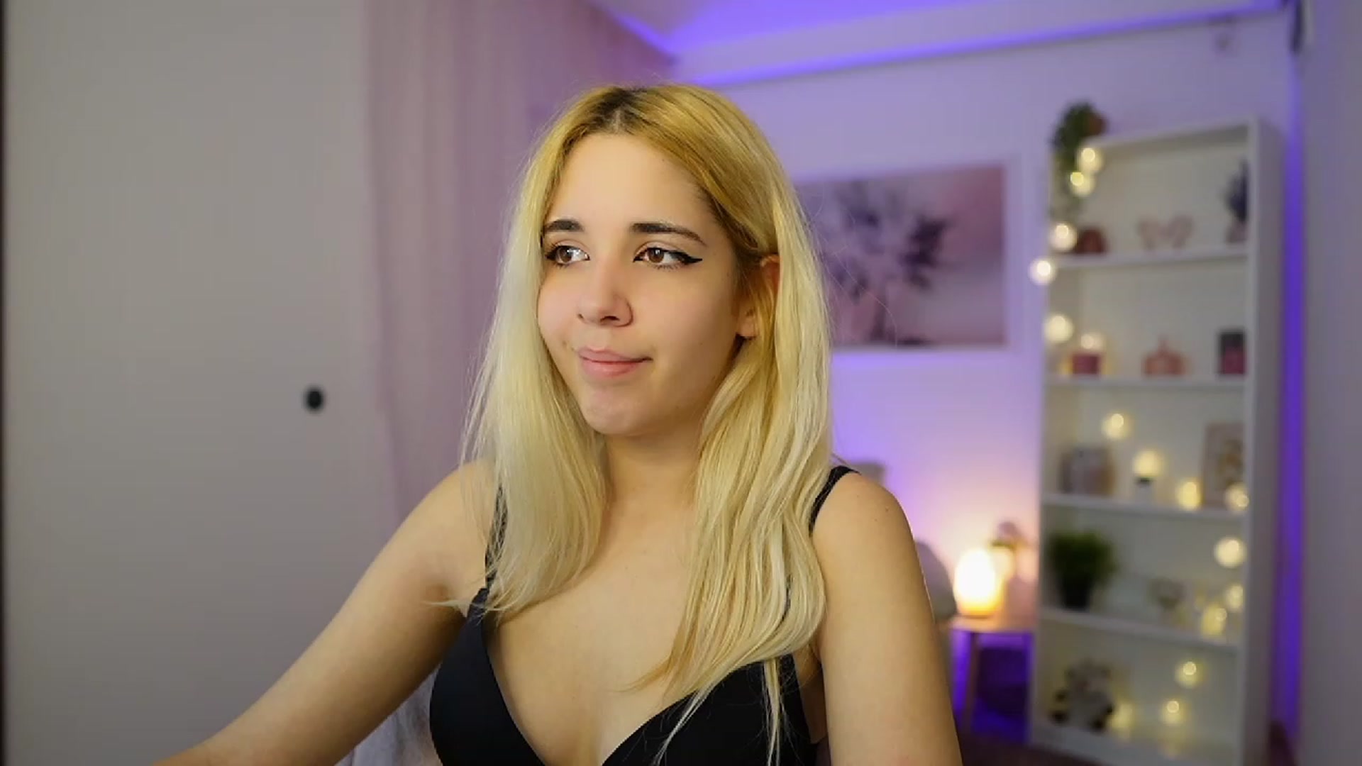 Gallery image thumbnail from Katie_Kush18's myfreecams stream on, 11/20/2023, 13:04 image 12 of 20