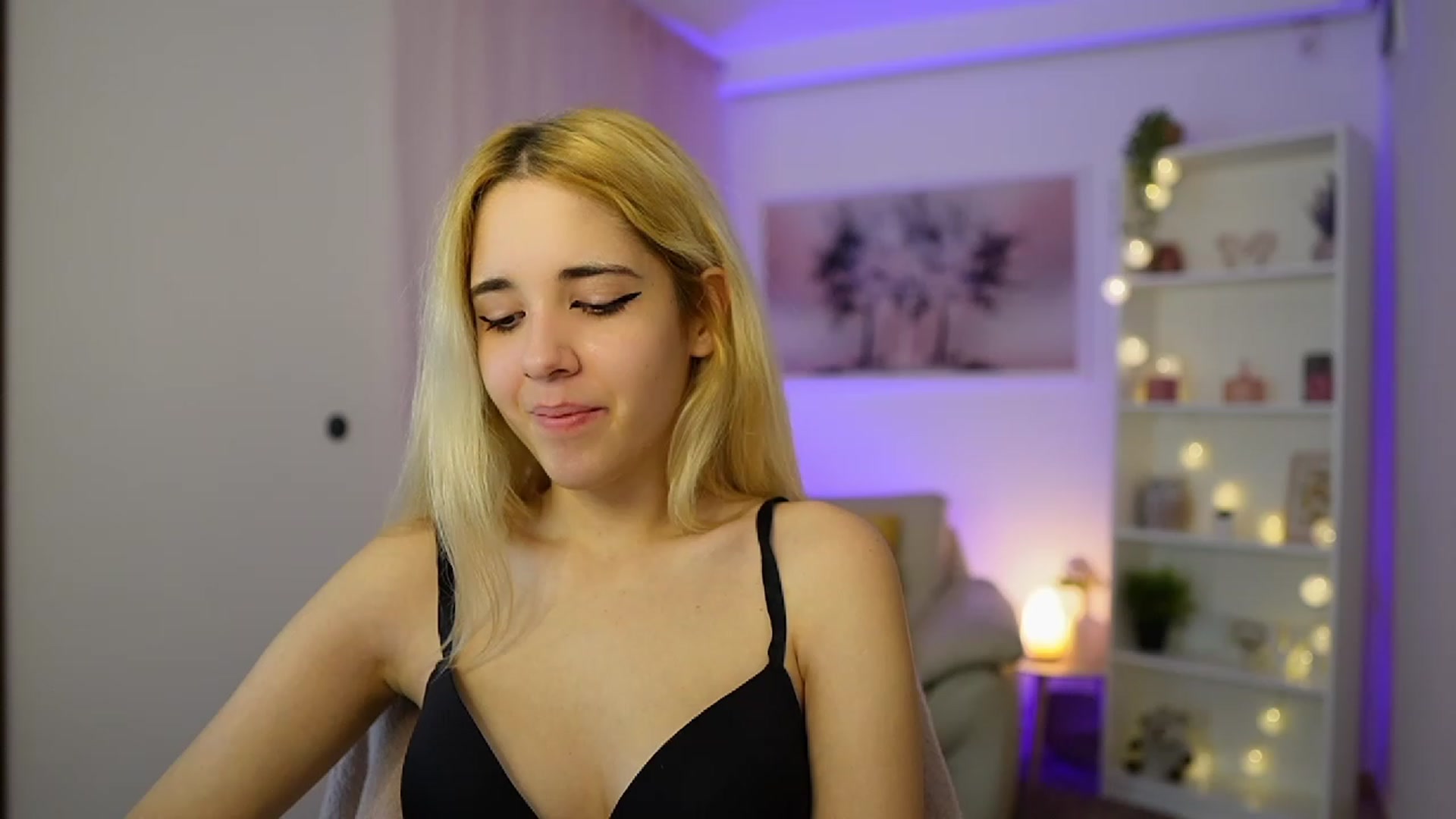 Gallery image thumbnail from Katie_Kush18's myfreecams stream on, 11/20/2023, 13:04 image 5 of 20