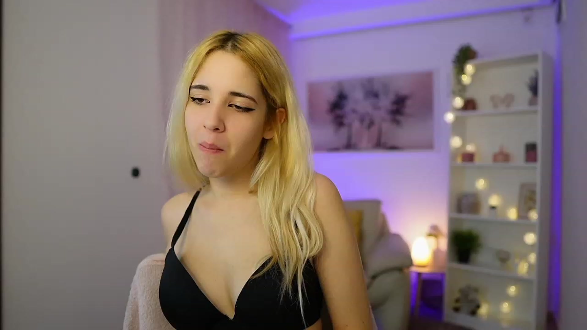 Gallery image thumbnail from Katie_Kush18's myfreecams stream on, 11/20/2023, 13:04 image 13 of 20
