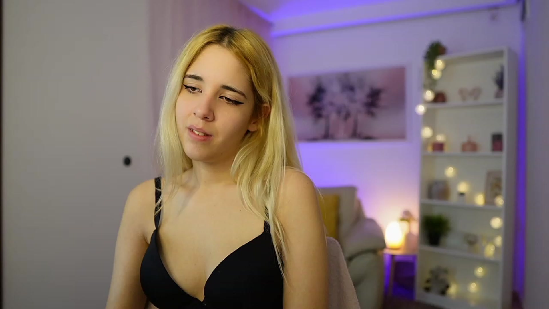 Gallery image thumbnail from Katie_Kush18's myfreecams stream on, 11/20/2023, 13:04 image 6 of 20
