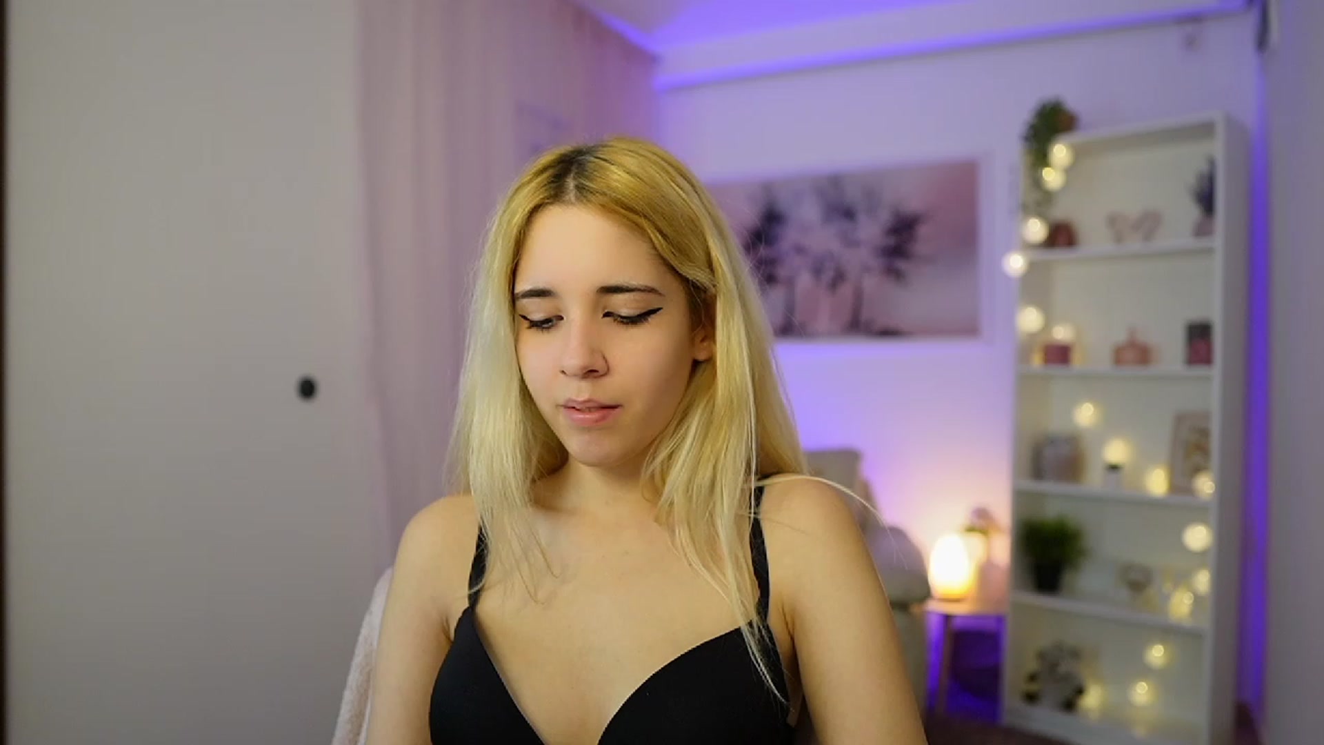 Gallery image thumbnail from Katie_Kush18's myfreecams stream on, 11/20/2023, 13:04 image 7 of 20