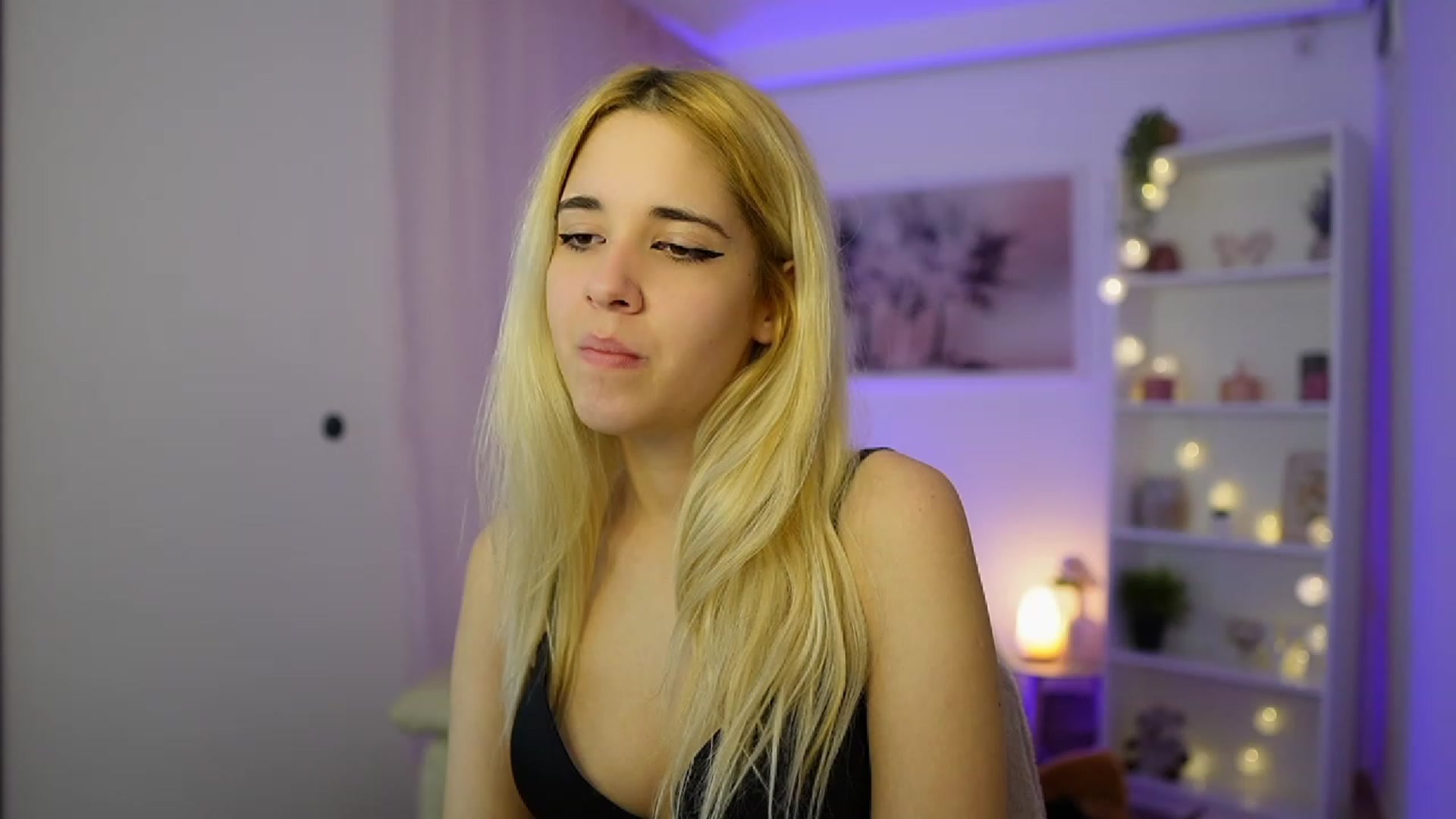 Gallery image thumbnail from Katie_Kush18's myfreecams stream on, 11/20/2023, 13:04 image 18 of 20