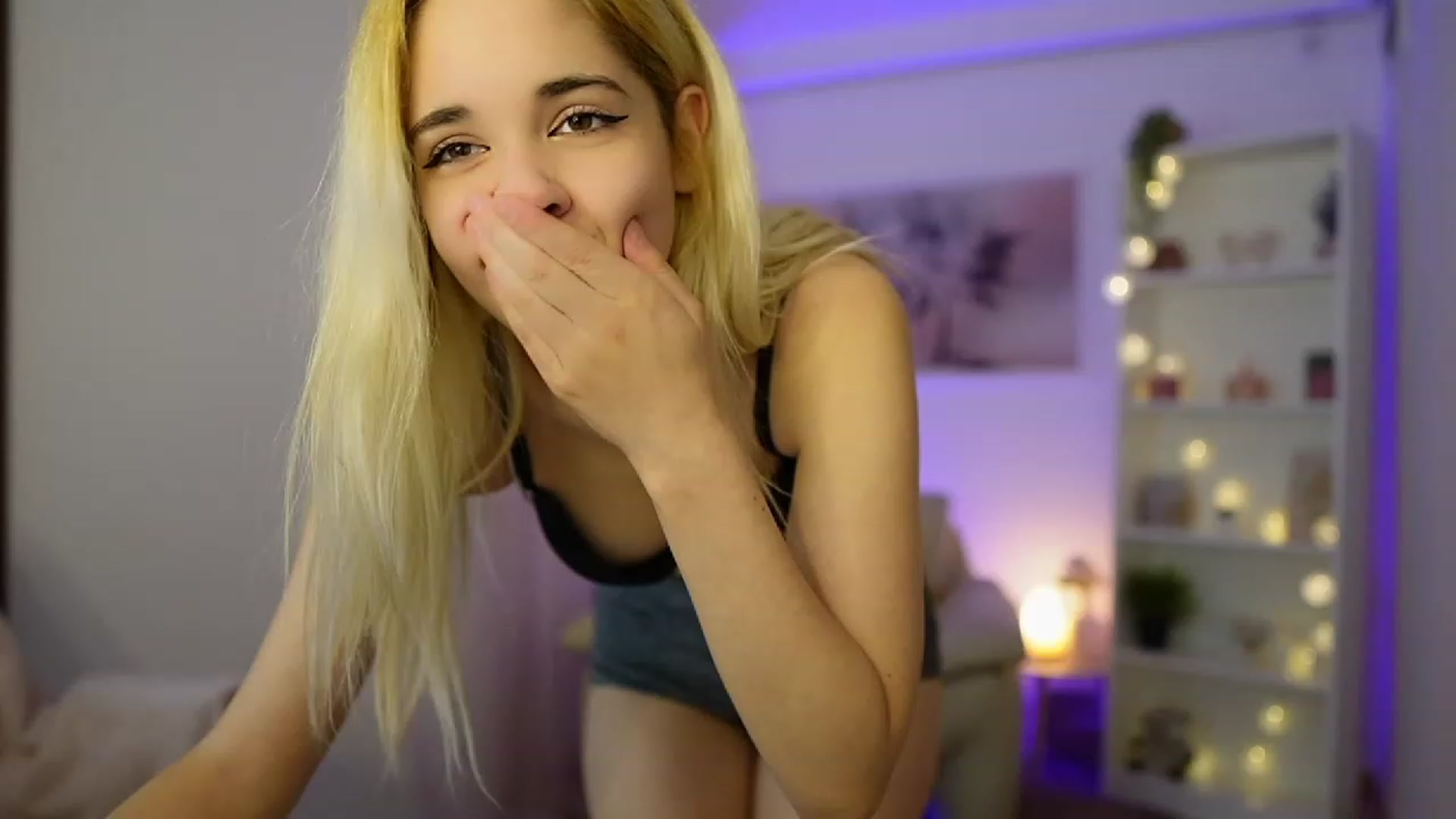 Gallery image thumbnail from Katie_Kush18's myfreecams stream on, 11/21/2023, 09:17 image 13 of 20