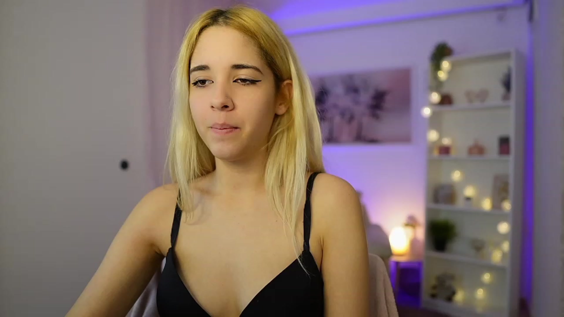 Gallery image thumbnail from Katie_Kush18's myfreecams stream on, 11/21/2023, 10:23 image 17 of 20