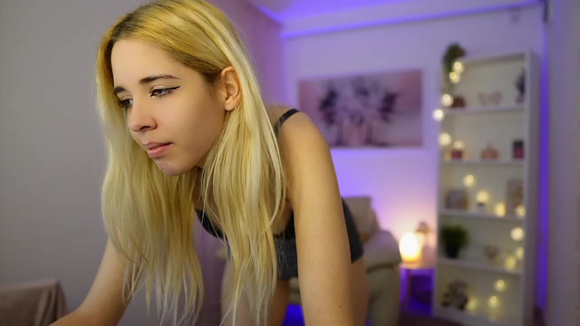 Gallery image thumbnail from Katie_Kush18's myfreecams stream on, 11/21/2023, 10:23 image 1 of 20