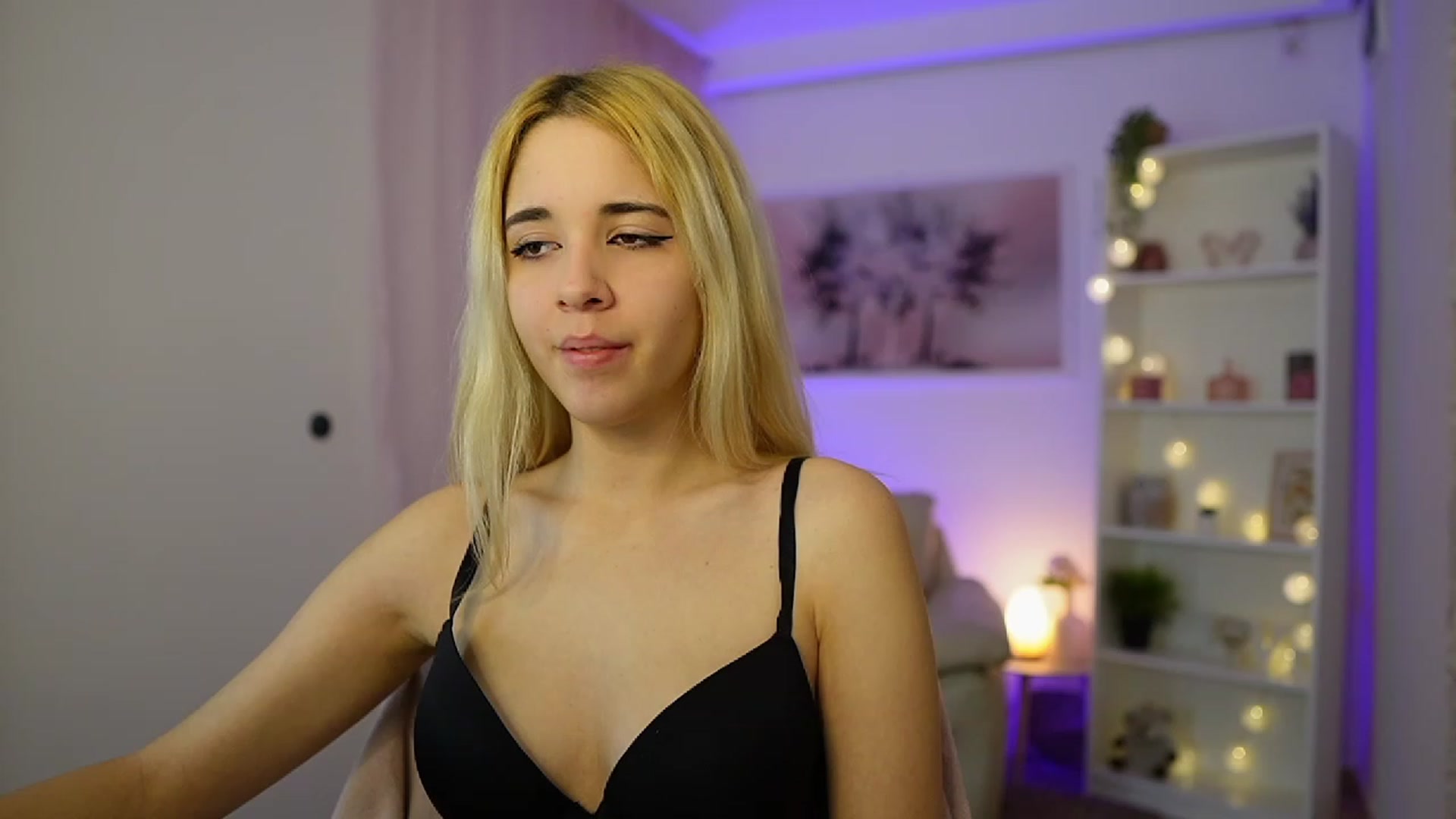 Gallery image thumbnail from Katie_Kush18's myfreecams stream on, 11/21/2023, 10:23 image 3 of 20