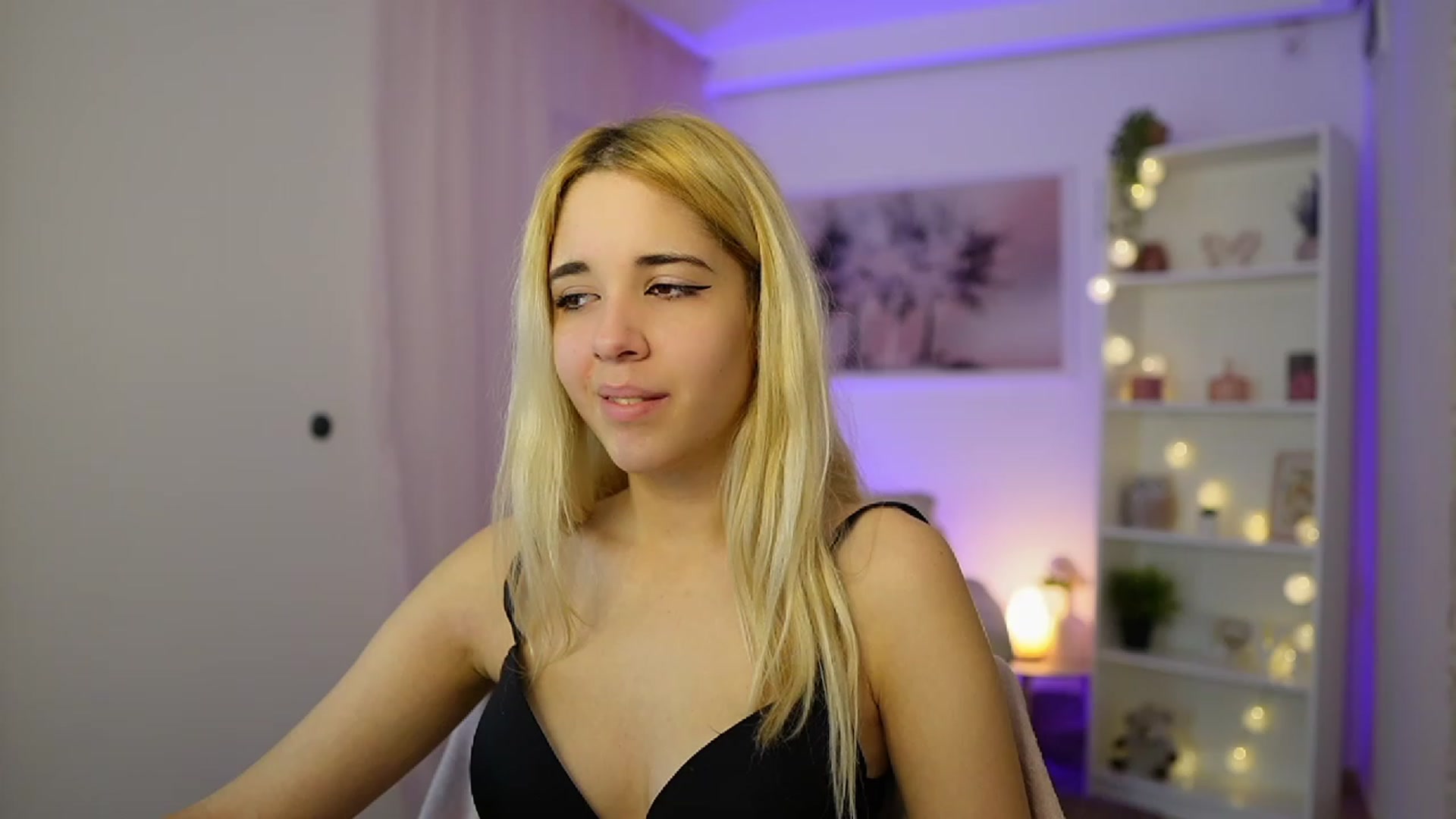 Gallery image thumbnail from Katie_Kush18's myfreecams stream on, 11/21/2023, 11:04 image 1 of 20