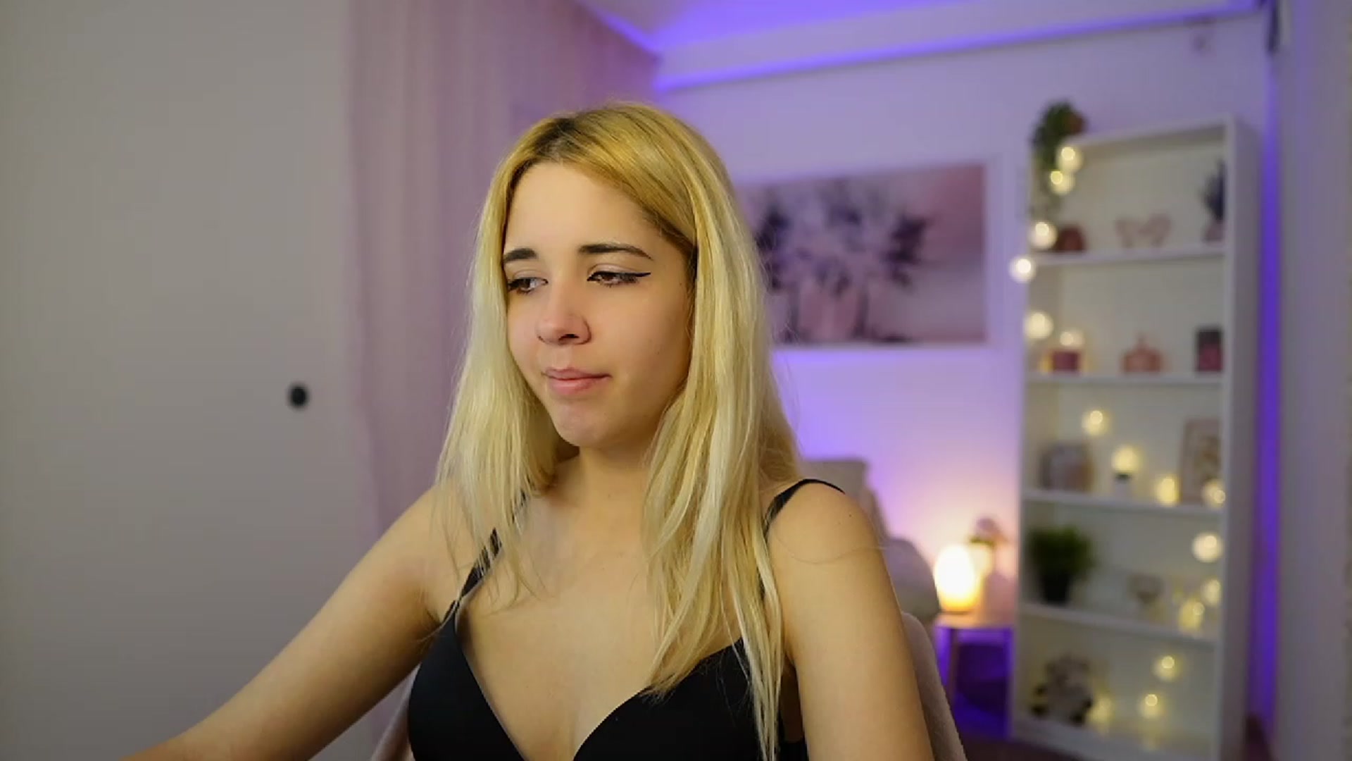 Gallery image thumbnail from Katie_Kush18's myfreecams stream on, 11/21/2023, 11:04 image 2 of 20