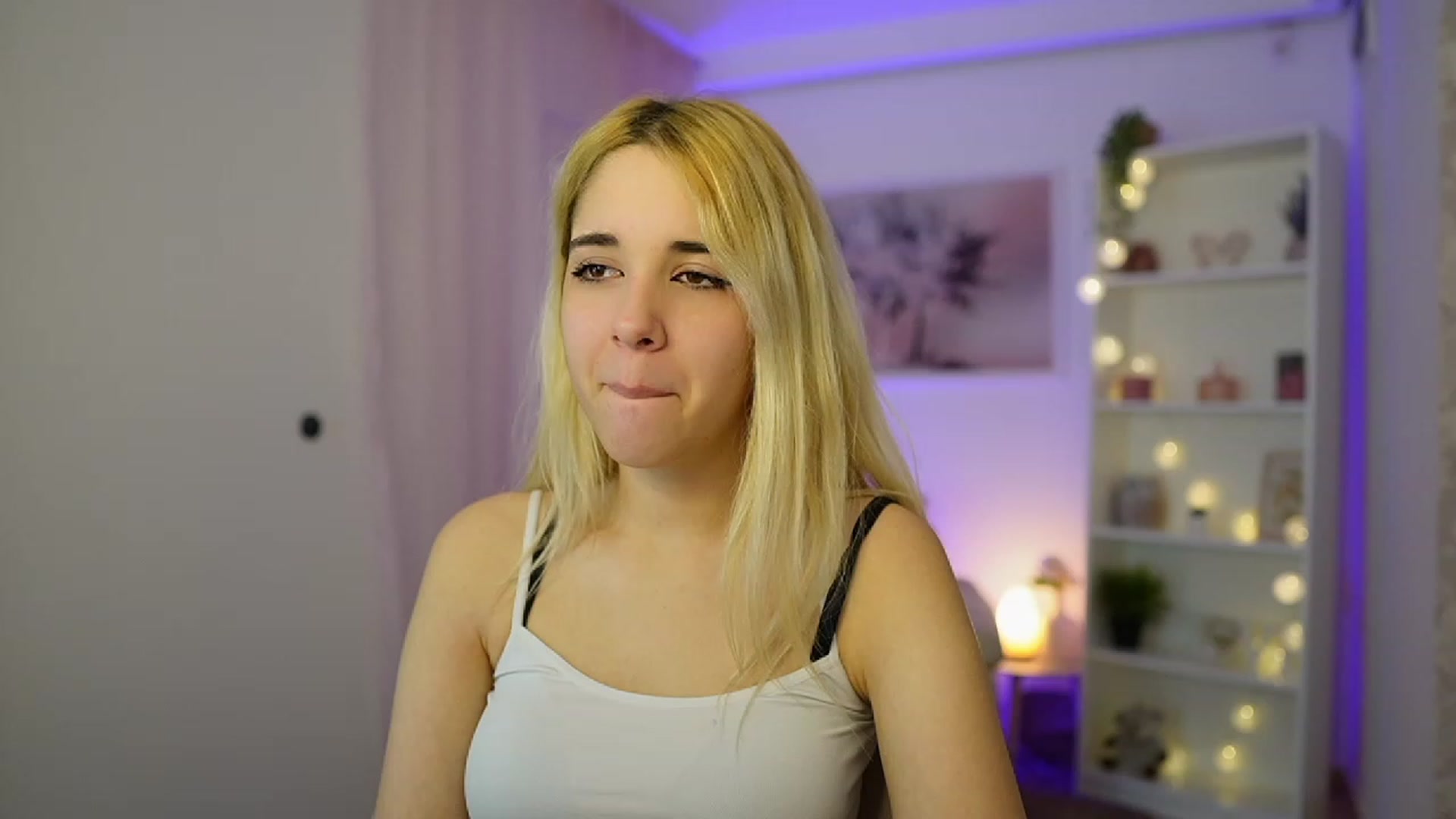 Gallery image thumbnail from Katie_Kush18's myfreecams stream on, 11/21/2023, 12:59 image 8 of 20