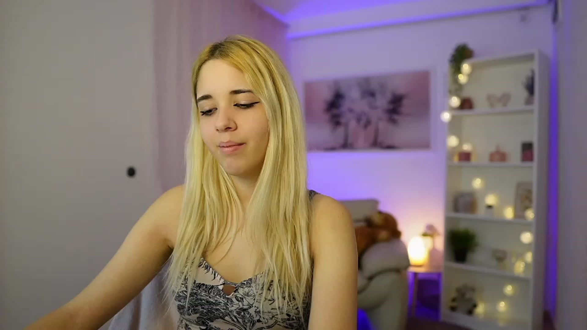 Gallery image thumbnail from Katie_Kush18's myfreecams stream on, 11/22/2023, 10:44 image 9 of 20