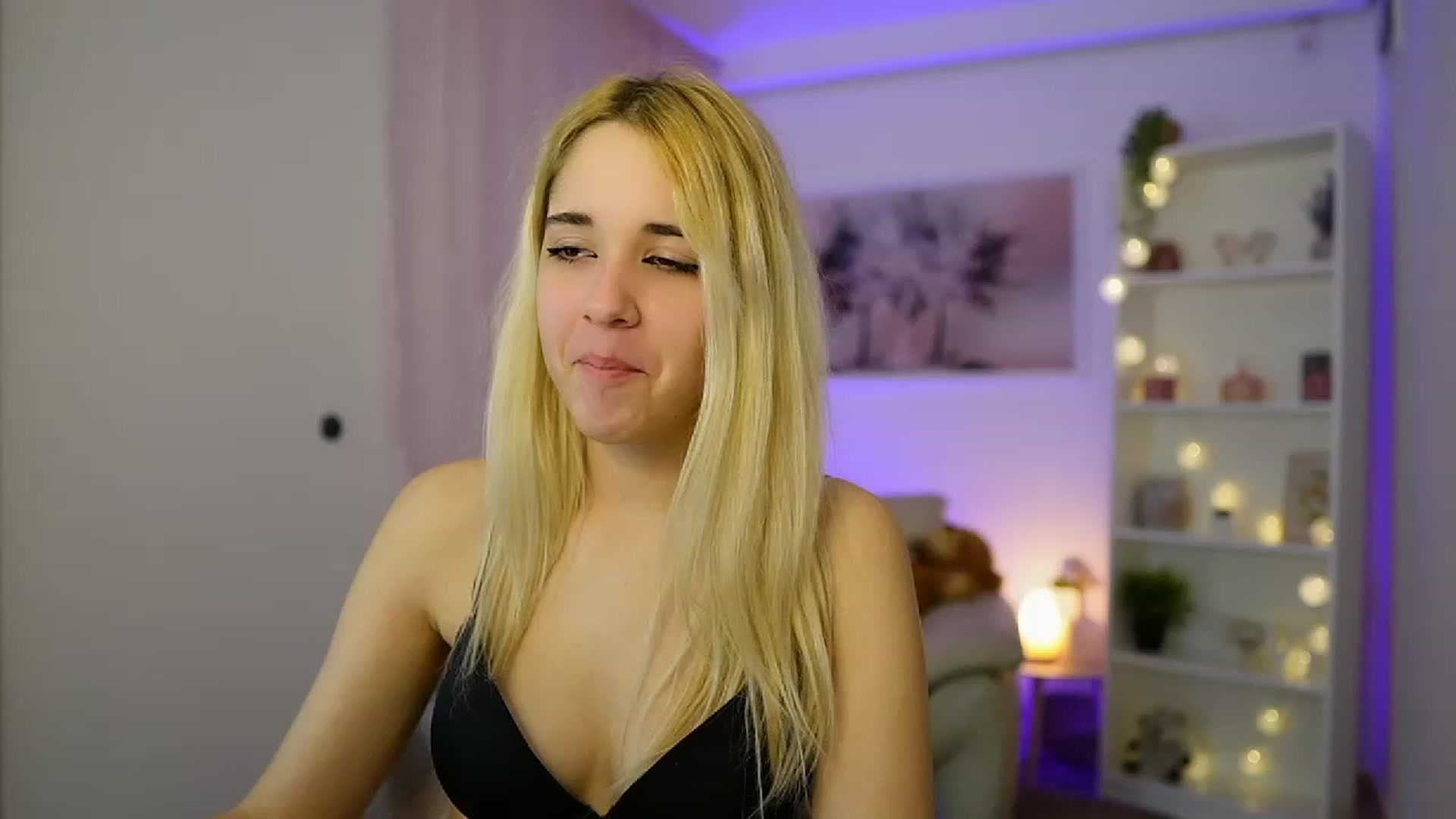 Gallery image thumbnail from Katie_Kush18's myfreecams stream on, 11/22/2023, 10:44 image 17 of 20