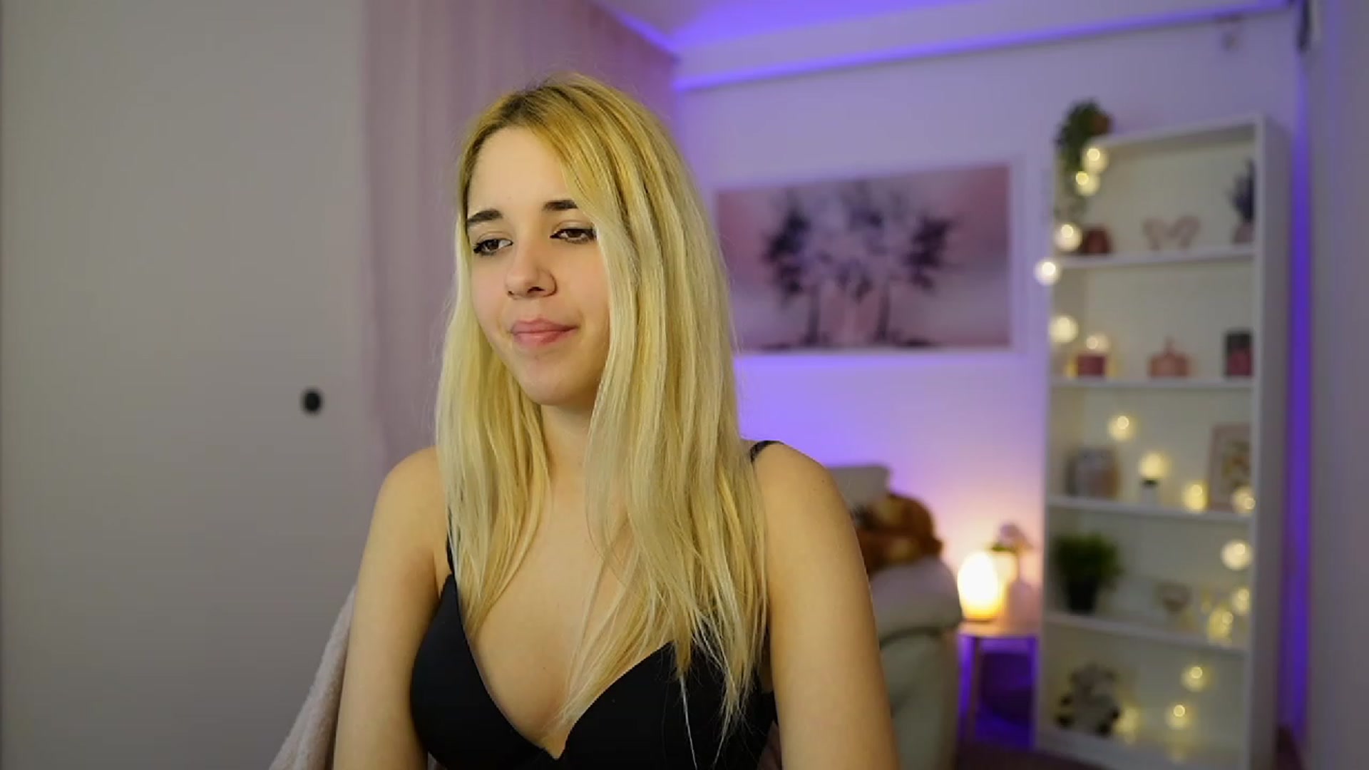 Gallery image thumbnail from Katie_Kush18's myfreecams stream on, 11/22/2023, 10:44 image 18 of 20