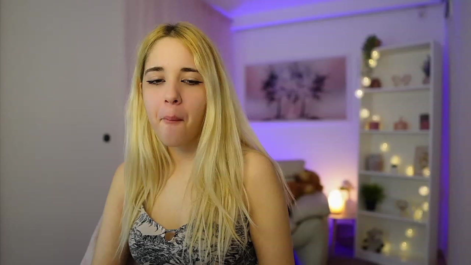 Gallery image thumbnail from Katie_Kush18's myfreecams stream on, 11/22/2023, 10:44 image 6 of 20
