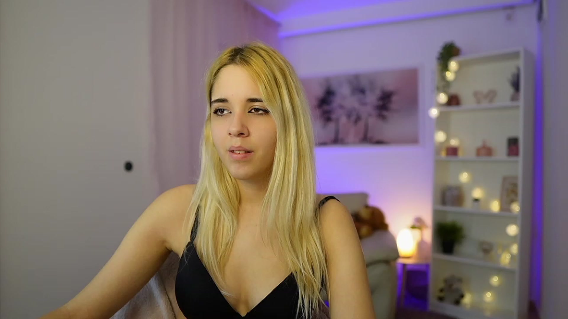 Gallery image thumbnail from Katie_Kush18's myfreecams stream on, 11/22/2023, 12:59 image 8 of 20