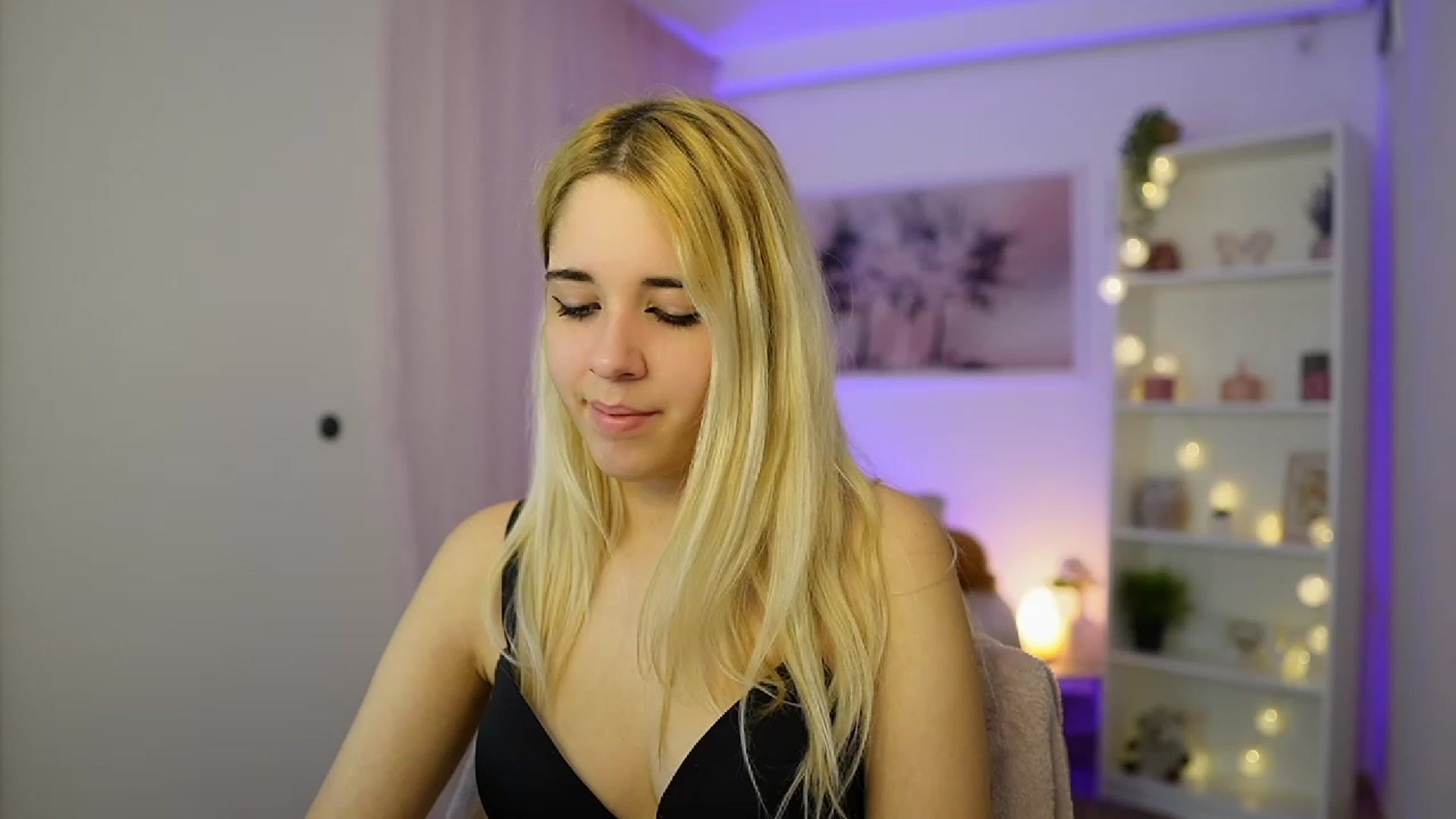 Gallery image thumbnail from Katie_Kush18's myfreecams stream on, 11/22/2023, 12:59 image 7 of 20